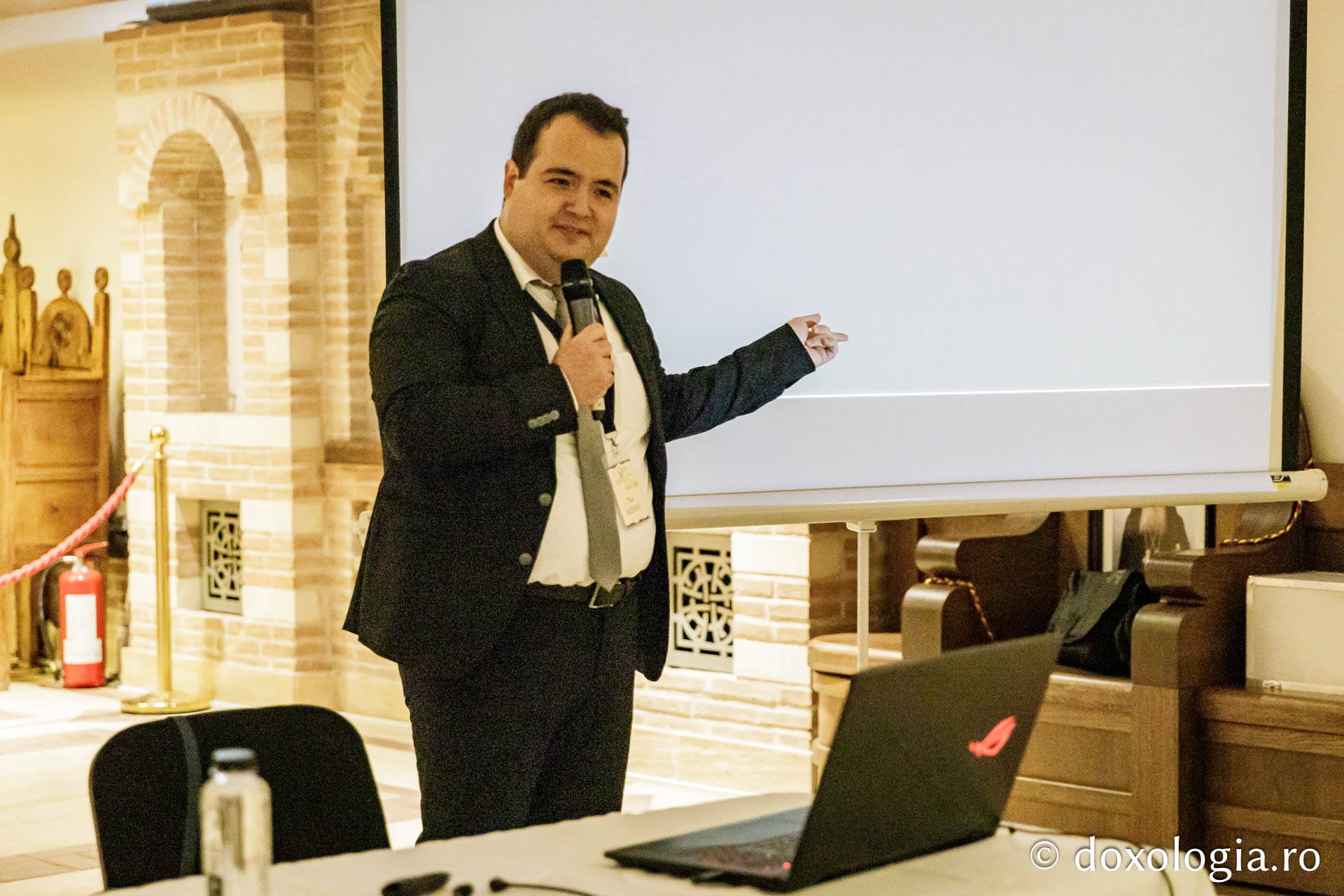 Conferința „Elemente de expresie creștină prezente în filme neașteptate”