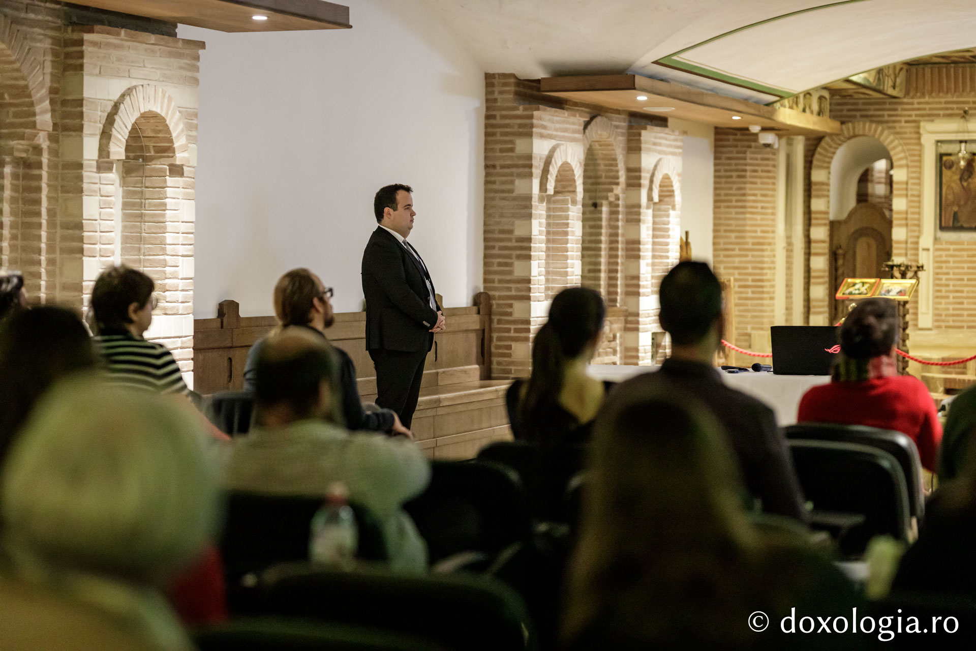 Conferința „Elemente de expresie creștină prezente în filme neașteptate”