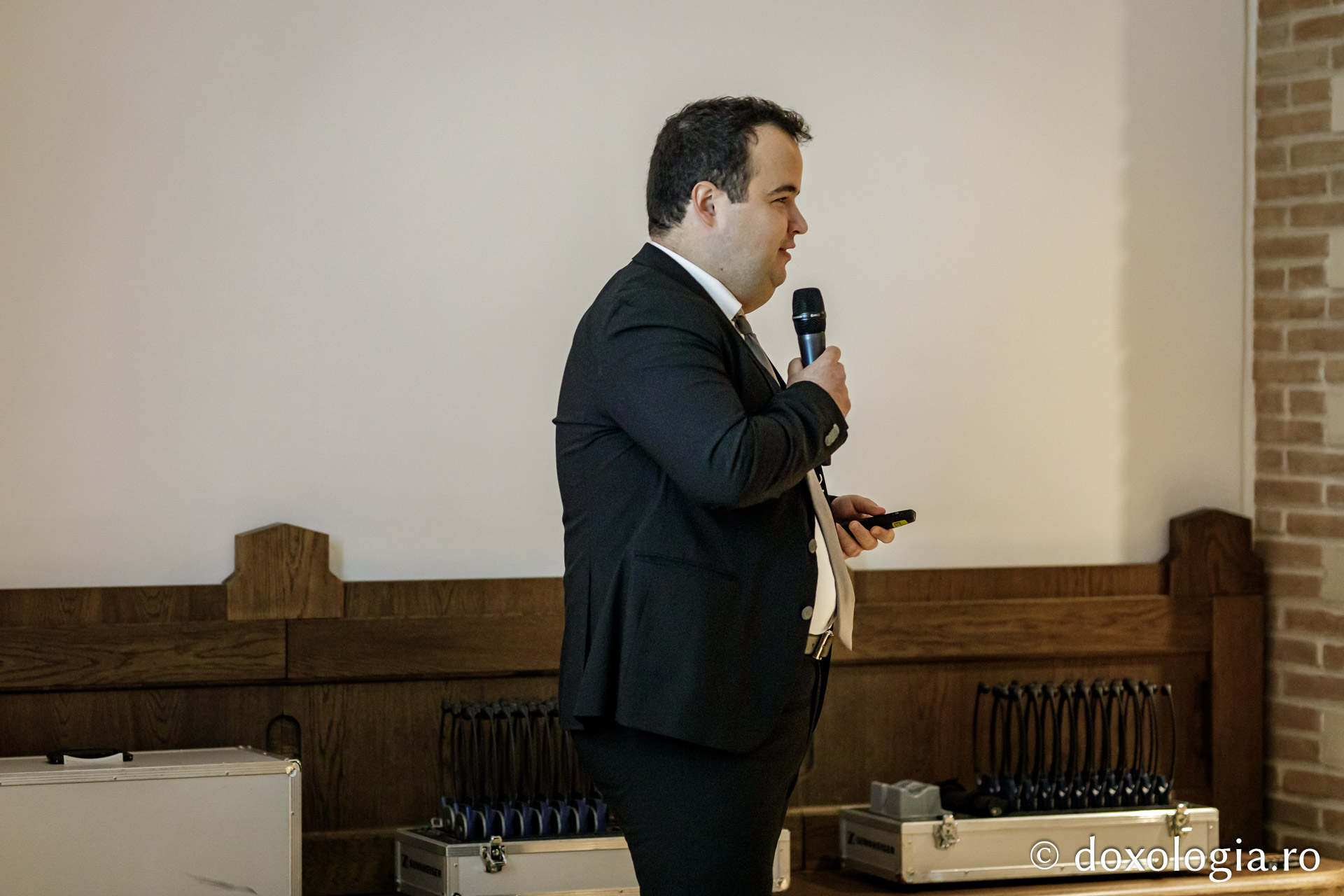 Conferința „Elemente de expresie creștină prezente în filme neașteptate”