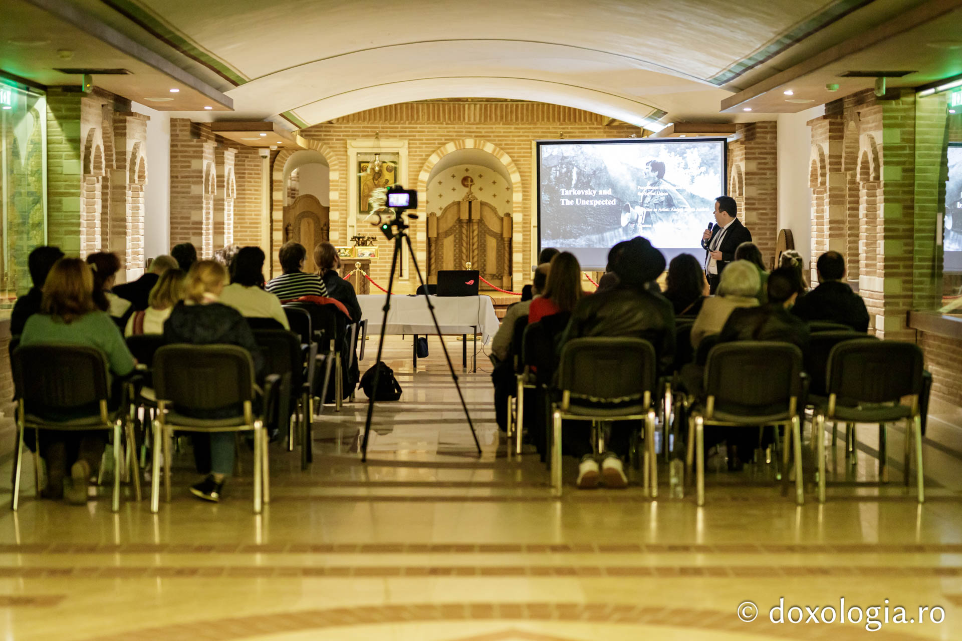 Conferința „Elemente de expresie creștină prezente în filme neașteptate”