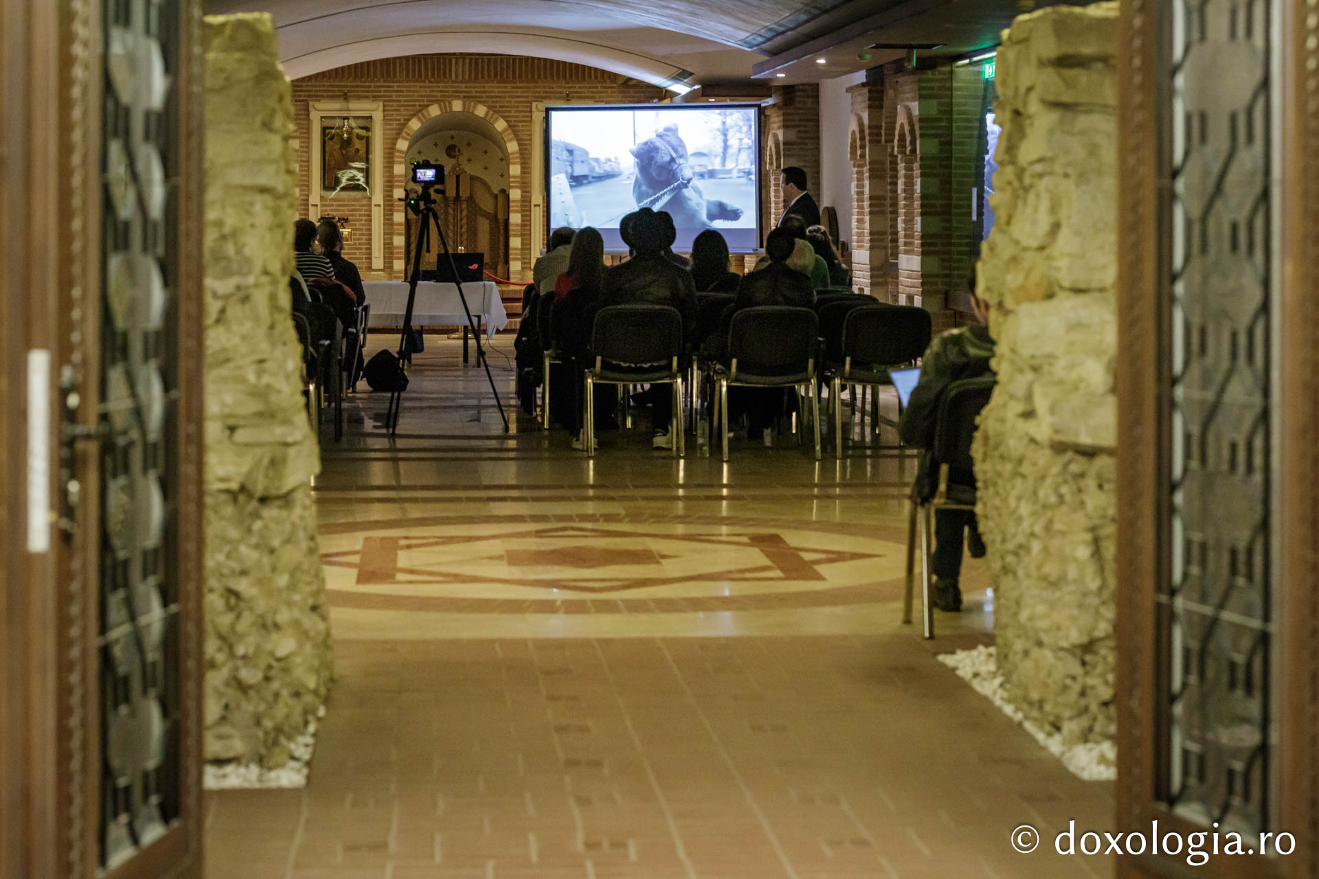 Conferința „Elemente de expresie creștină prezente în filme neașteptate”