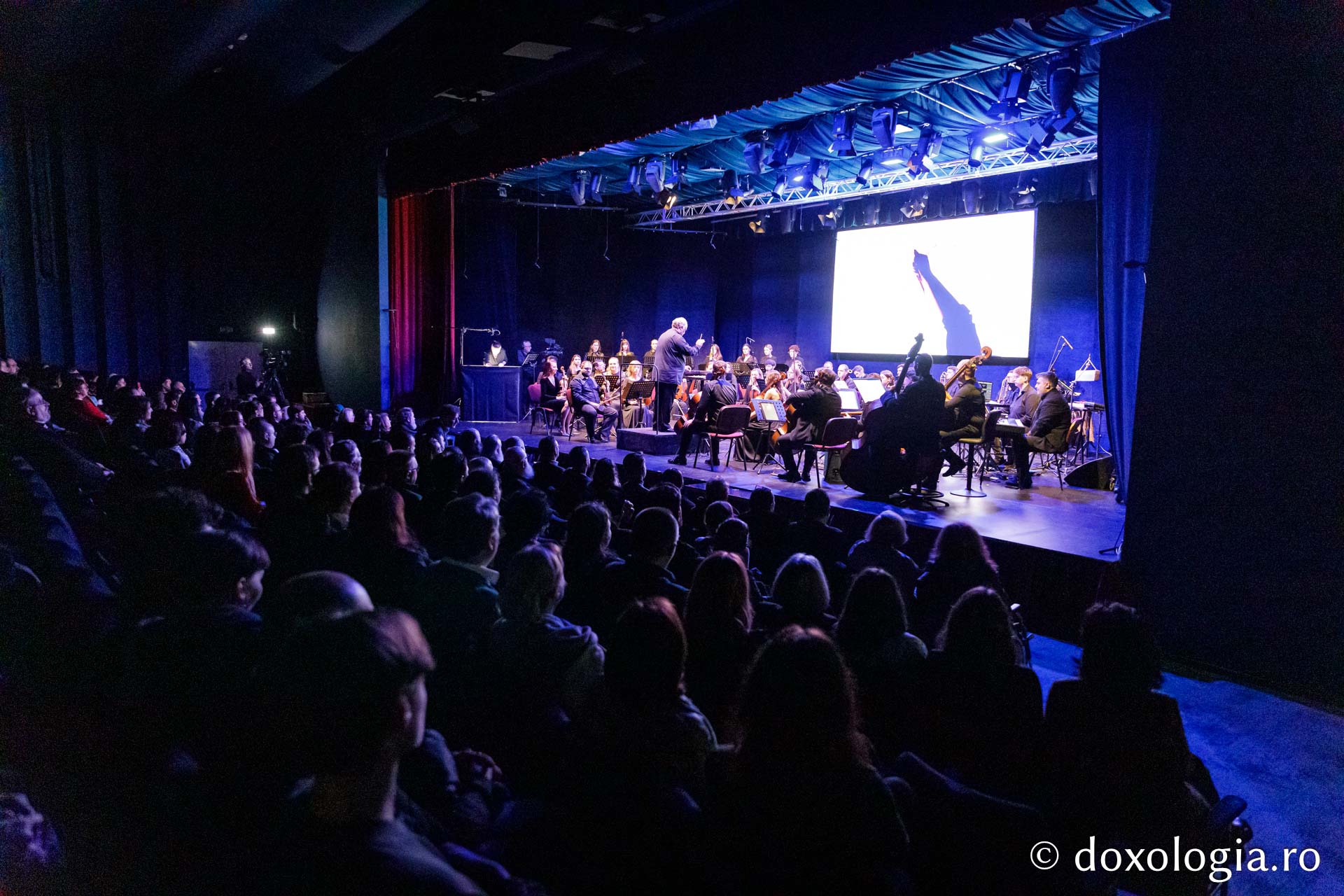 Concertul vocal-simfonic și animație în nisip – „Poveste despre noi”