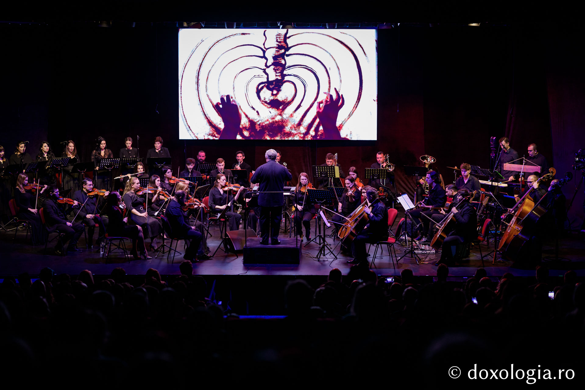 Concertul vocal-simfonic și animație în nisip – „Poveste despre noi”