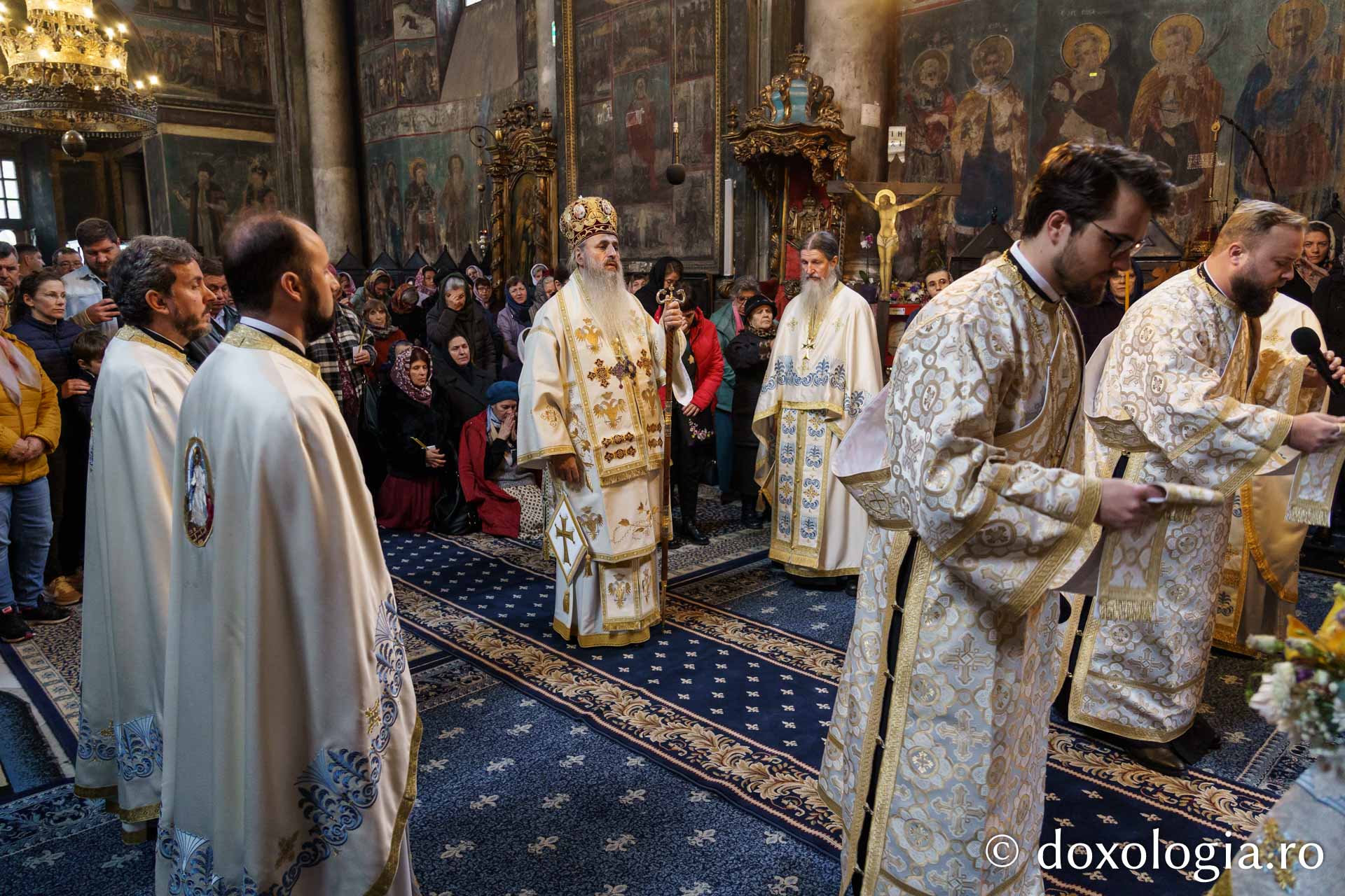 IPS Teofan, la hramul Mănăstirii Frumoasa: „ Sinții Arhangheli sunt vestitori și luptători ai mântuirii”