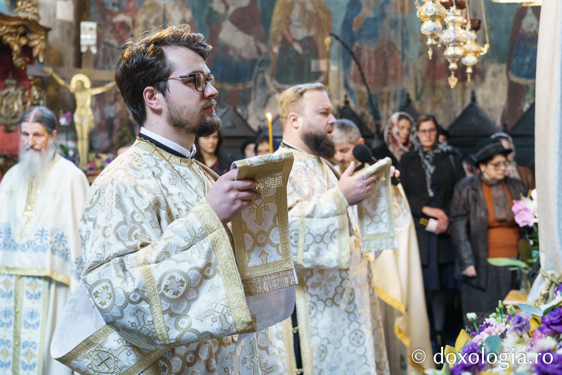 IPS Teofan, la hramul Mănăstirii Frumoasa: „ Sinții Arhangheli sunt vestitori și luptători ai mântuirii”