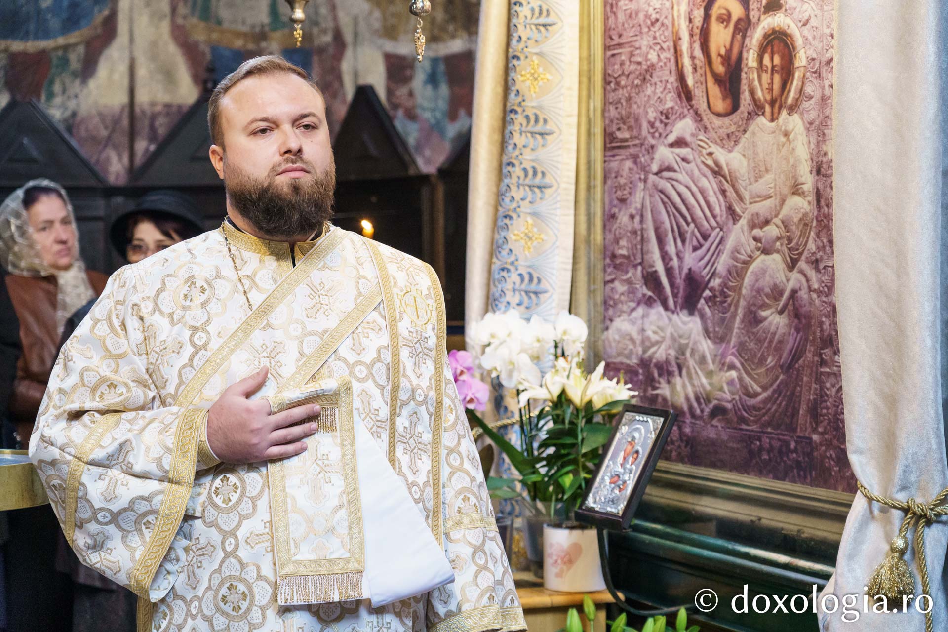 IPS Teofan, la hramul Mănăstirii Frumoasa: „ Sinții Arhangheli sunt vestitori și luptători ai mântuirii”