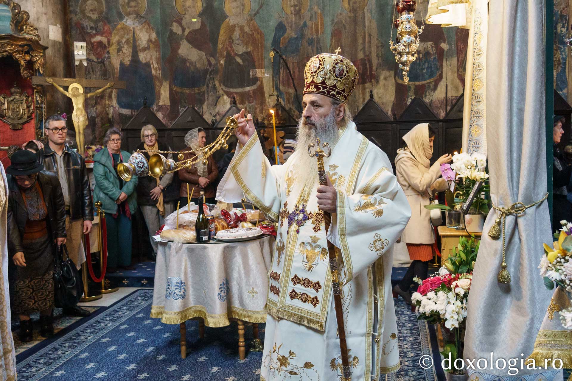 IPS Teofan, la hramul Mănăstirii Frumoasa: „ Sinții Arhangheli sunt vestitori și luptători ai mântuirii”