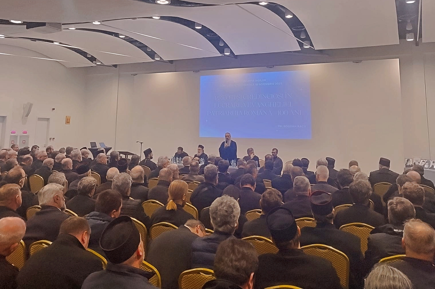 Clericii din Protopopiatele Iași I, II și III, prezenți la Conferința preoțească prezidată de IPS Teofan