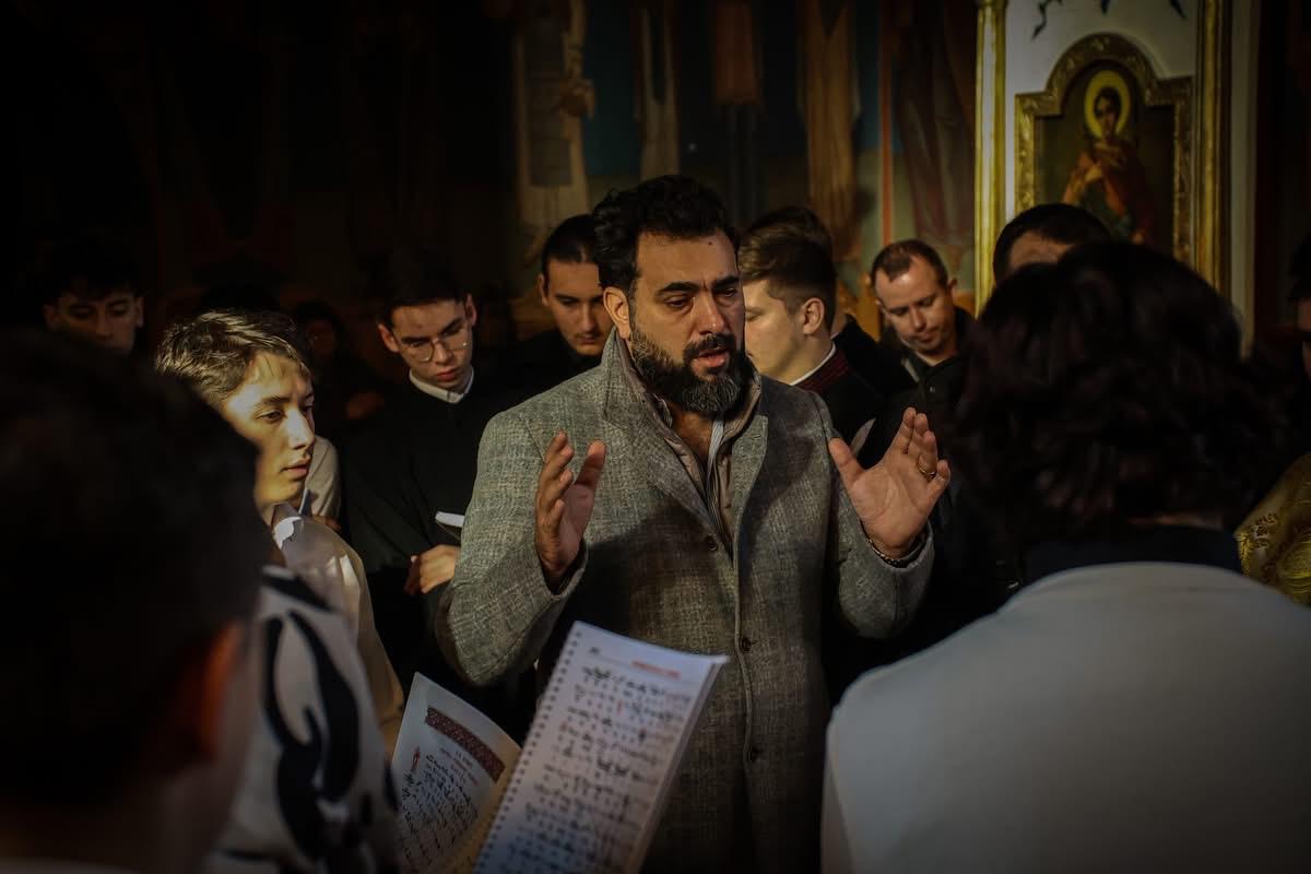Atelier de muzică psaltică pentru tinerii din Botoșani, susținut de dirijorul Corului „Byzantion”