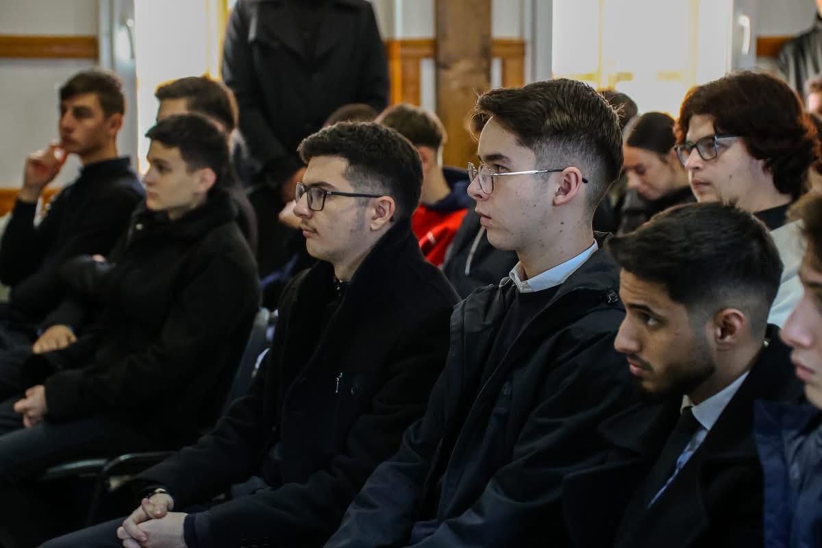 Atelier de muzică psaltică pentru tinerii din Botoșani, susținut de dirijorul Corului „Byzantion”