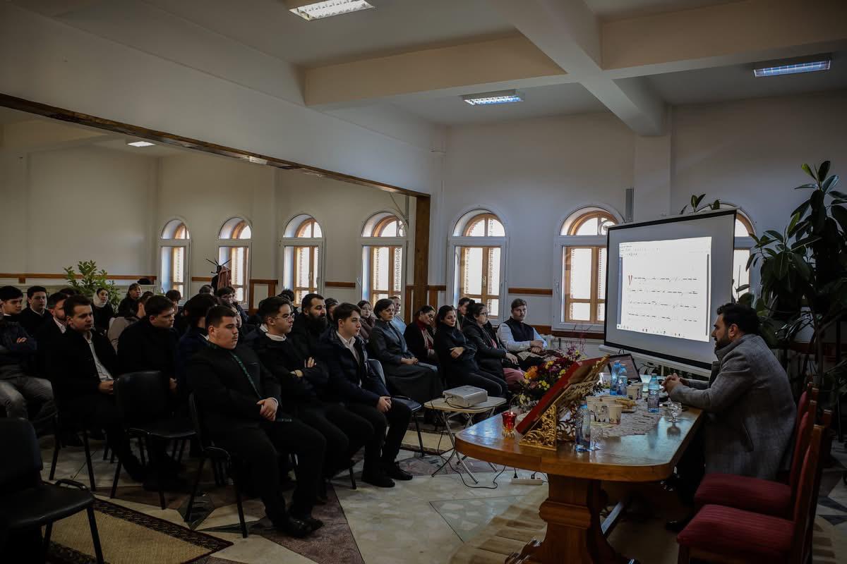 Atelier de muzică psaltică pentru tinerii din Botoșani, susținut de dirijorul Corului „Byzantion”