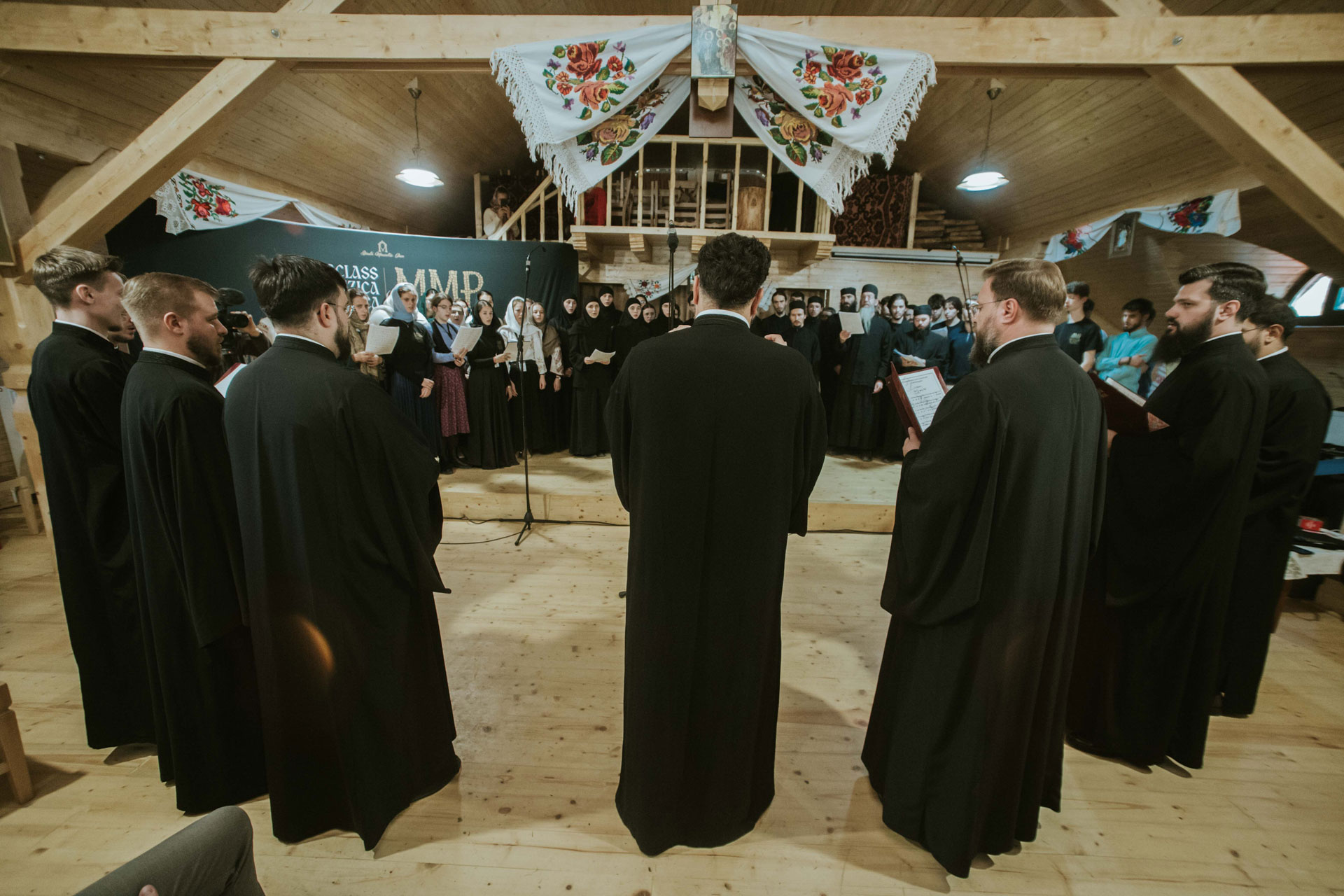 Ardealul și Moldova, unite prin cântul bizantin la Mănăstirea Oașa – Masterclass de Muzică Psaltică, ediția a III-a