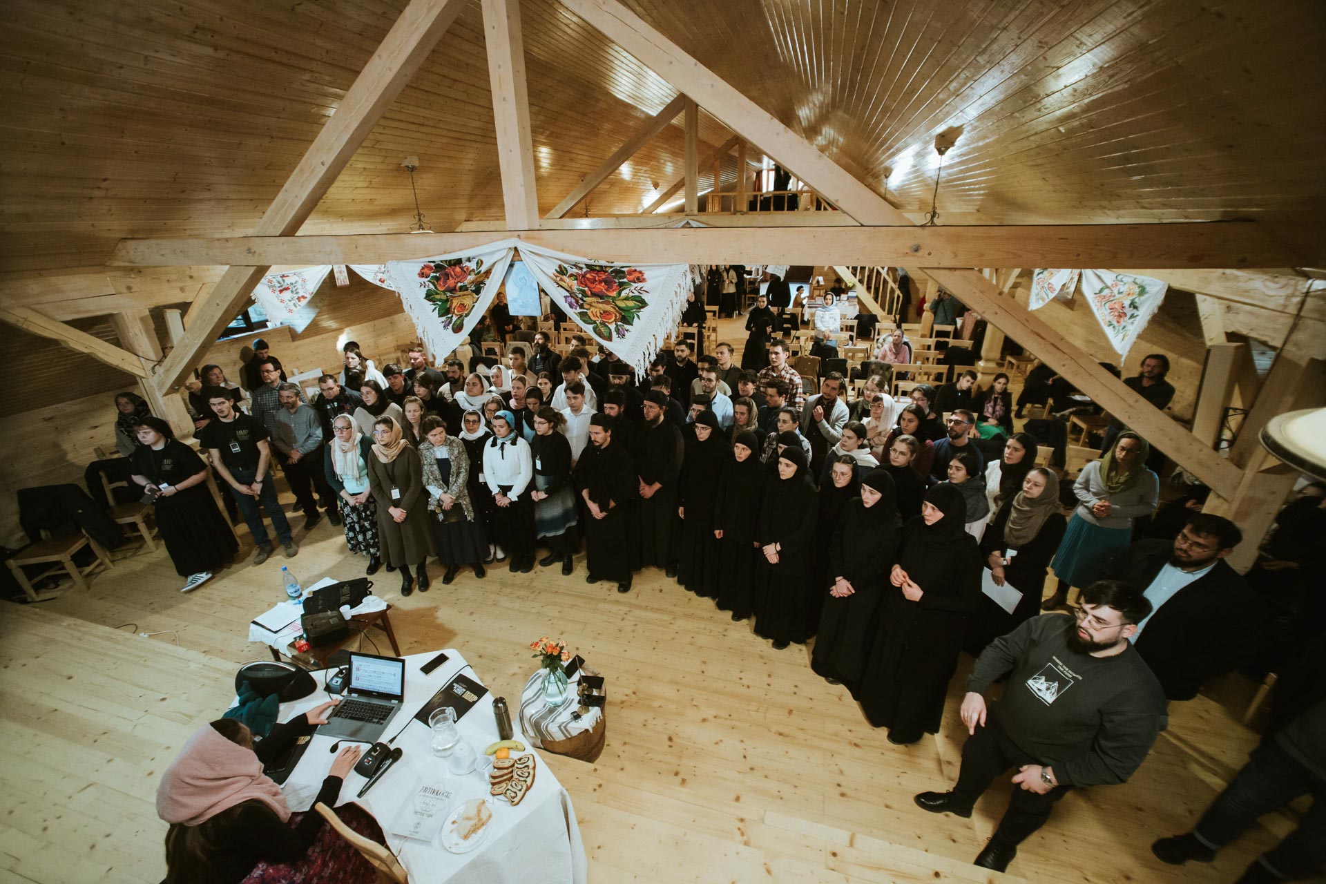 Ardealul și Moldova, unite prin cântul bizantin la Mănăstirea Oașa – Masterclass de Muzică Psaltică, ediția a III-a