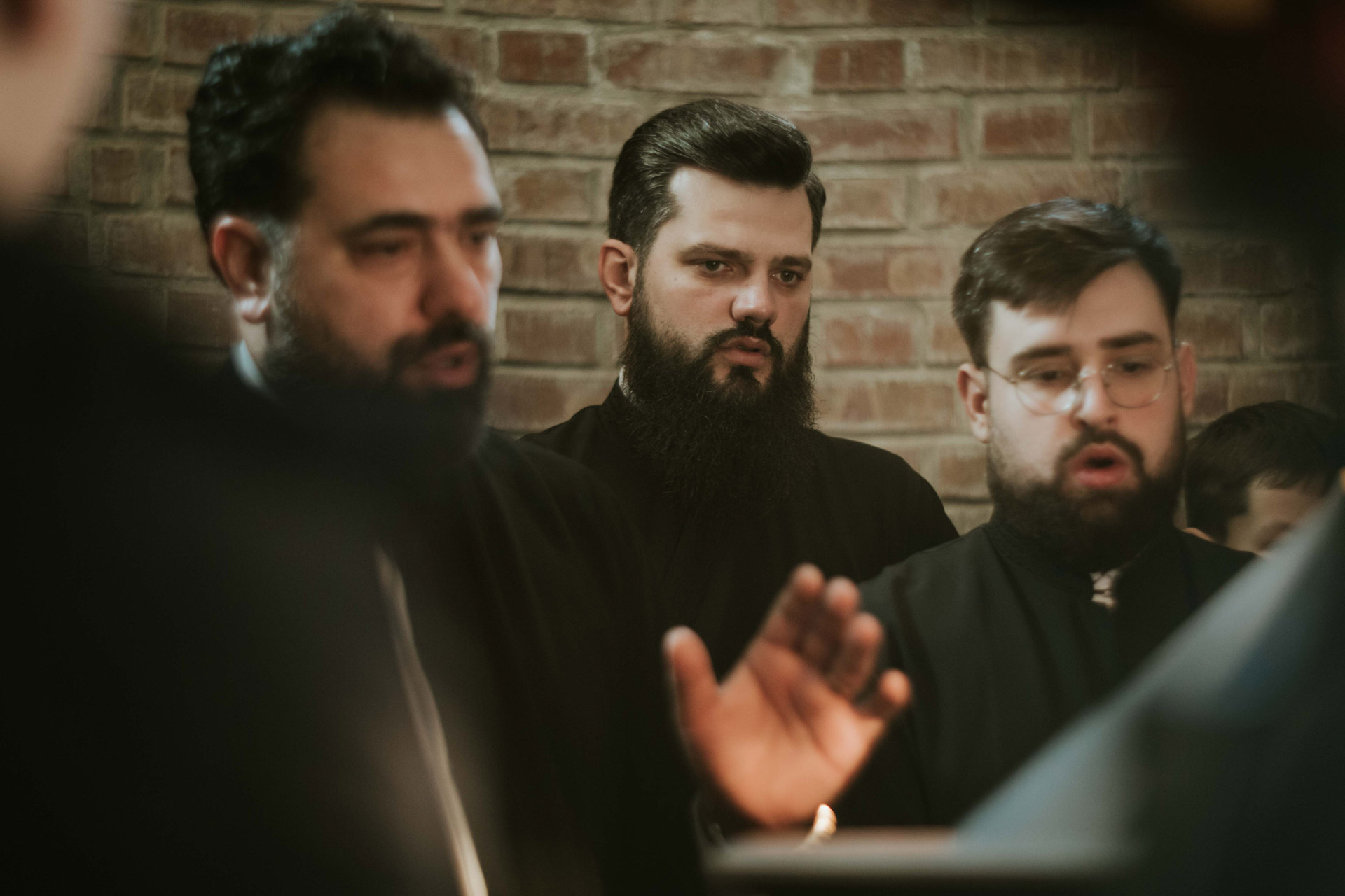 Ardealul și Moldova, unite prin cântul bizantin la Mănăstirea Oașa – Masterclass de Muzică Psaltică, ediția a III-a