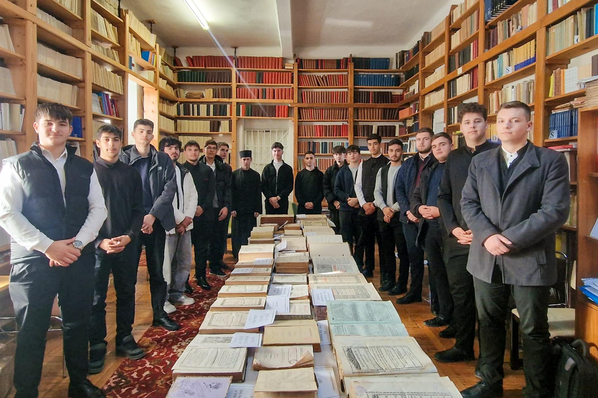 Biblia peste veacuri: expoziție bibliofilă la Seminarul de la Neamț