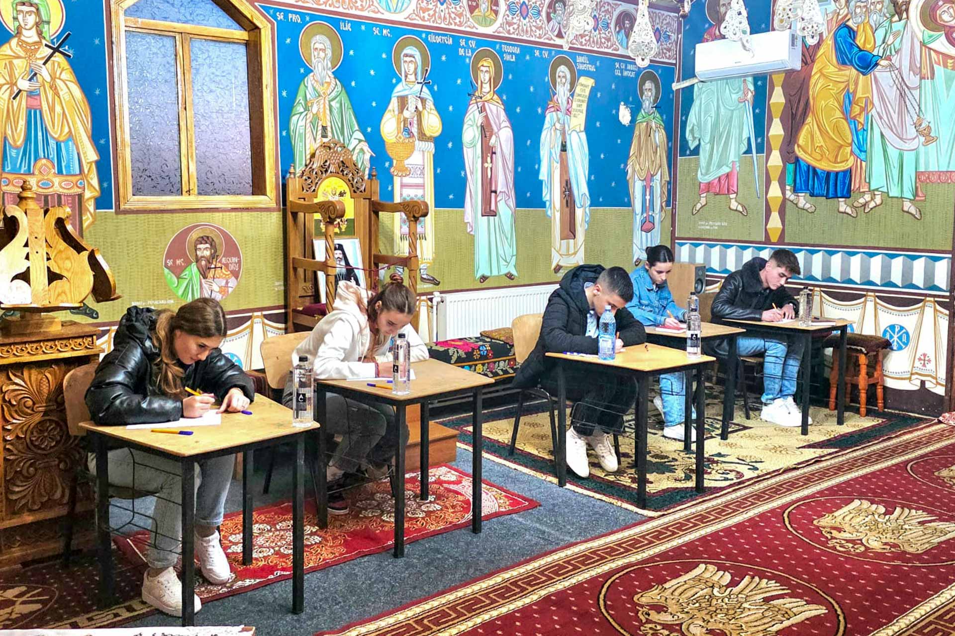 Concurs biblic în Parohia Zahoreni: nouă tineri au mărturisit credința prin cunoașterea Evangheliei