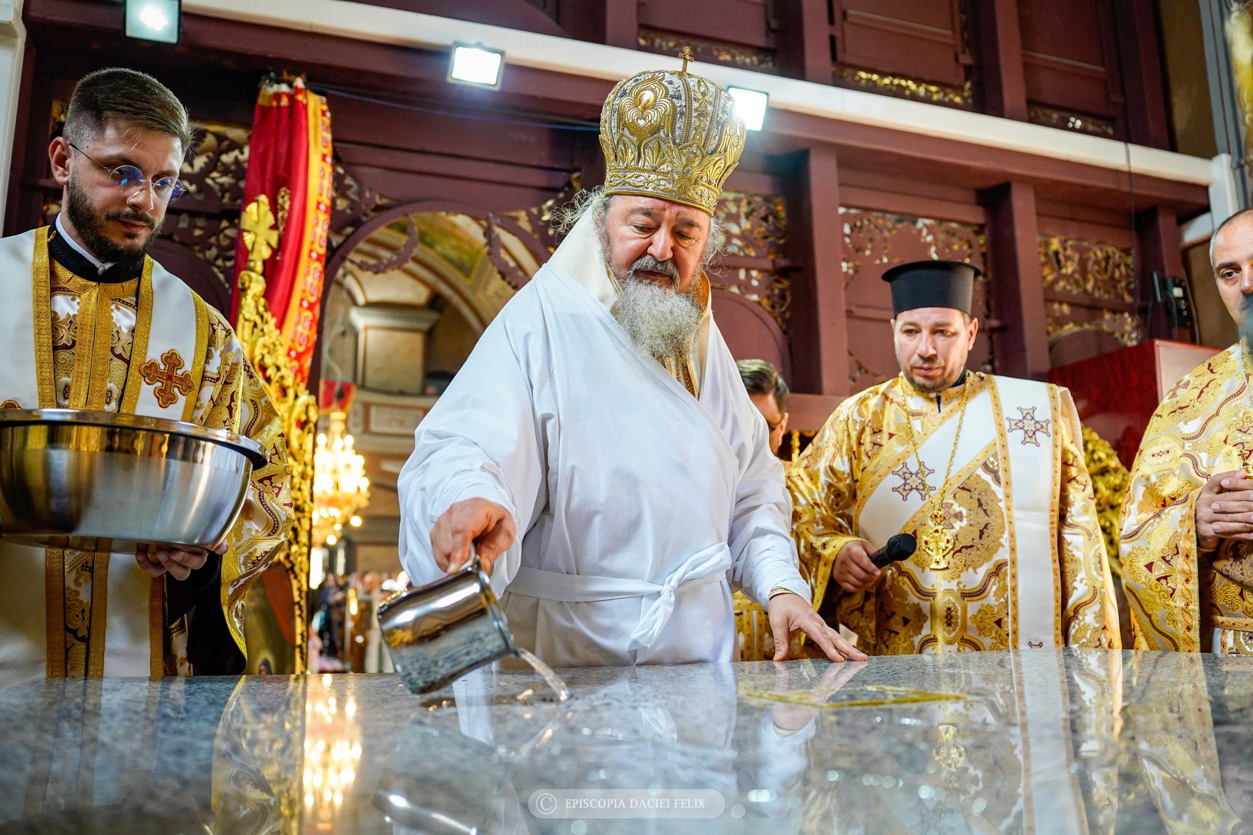 Episcopul Ieronim a sfințit Biserica românească din Seleuș, Republica Serbia