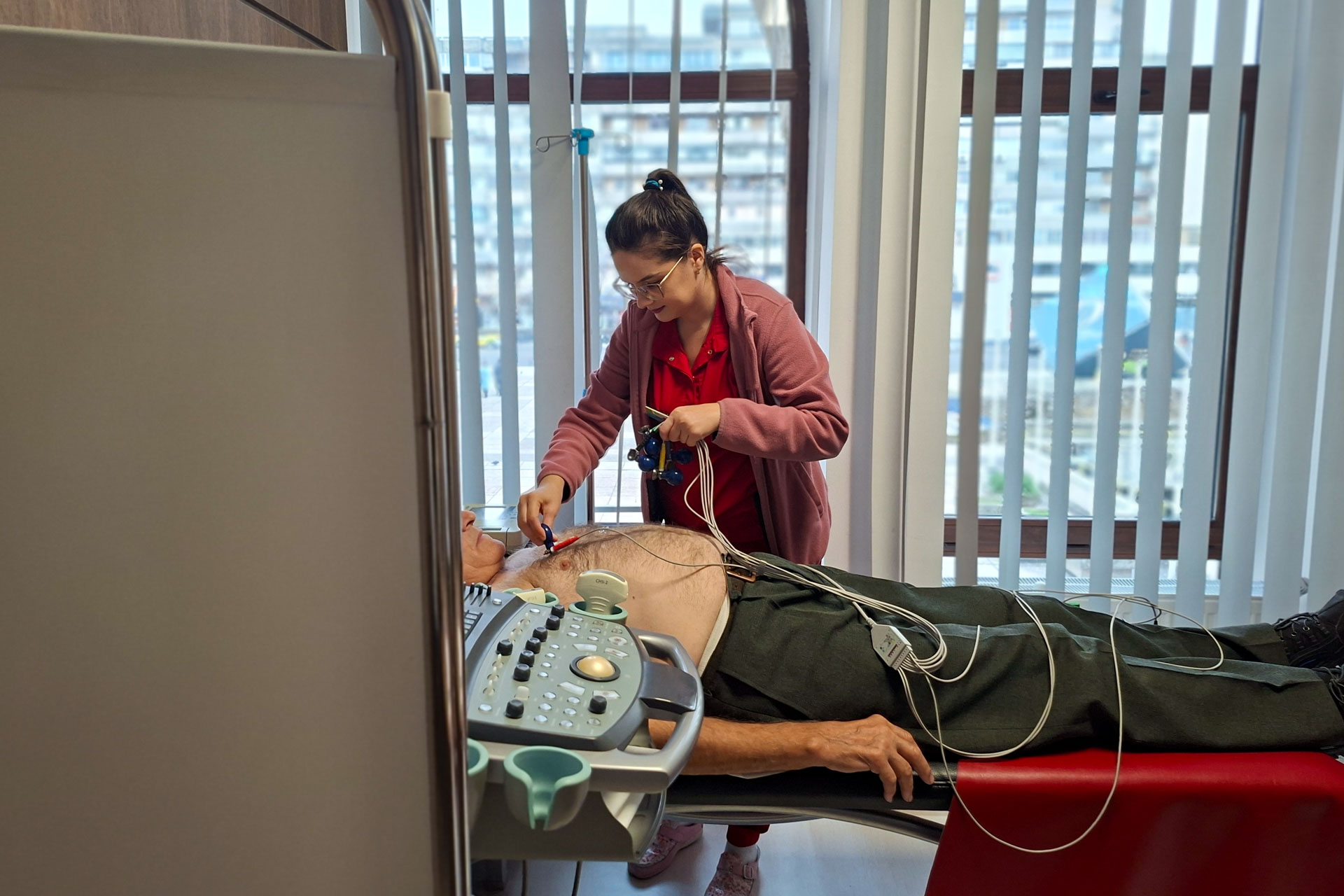 Fundația Medicală Providența, alături de vârstnicii din mediul rural prin proiectul „Medicii de lângă tine!”