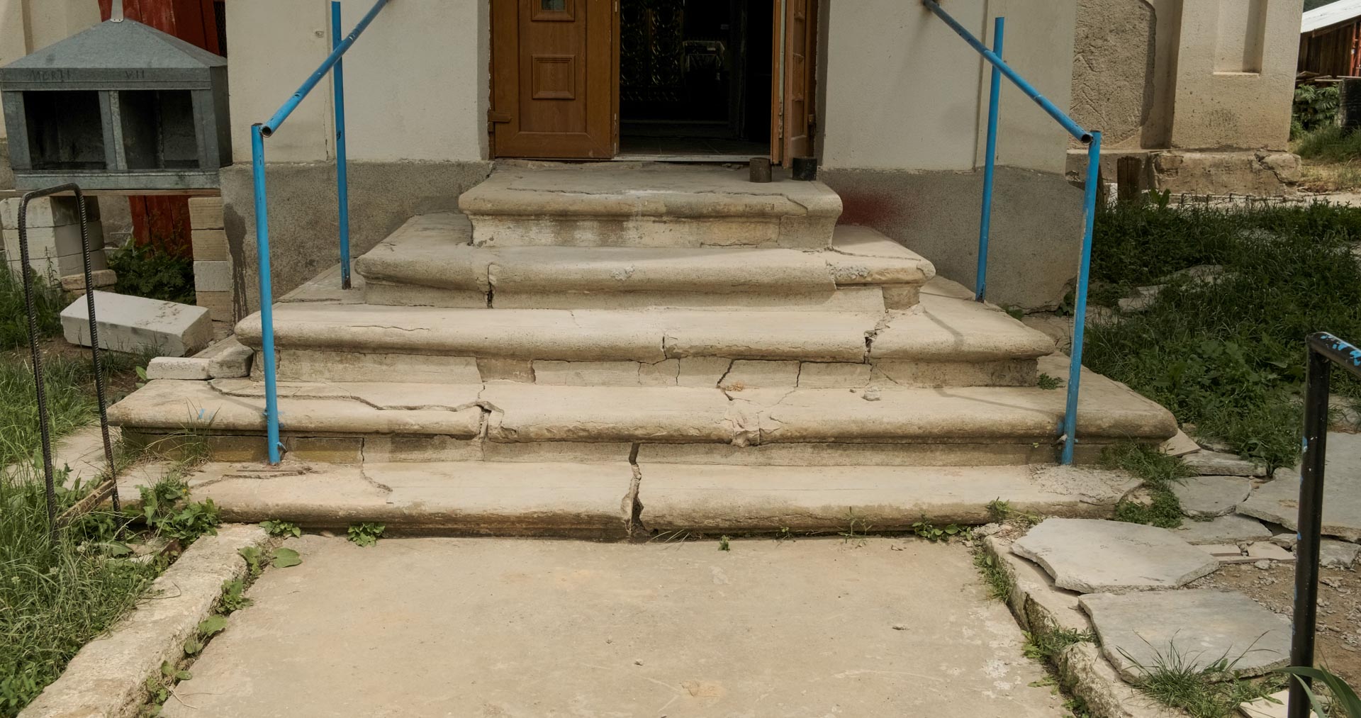 Lucrările de consolidare continuă la Ghelăiești: o biserică veche de 150 de ani renaște prin milostenie