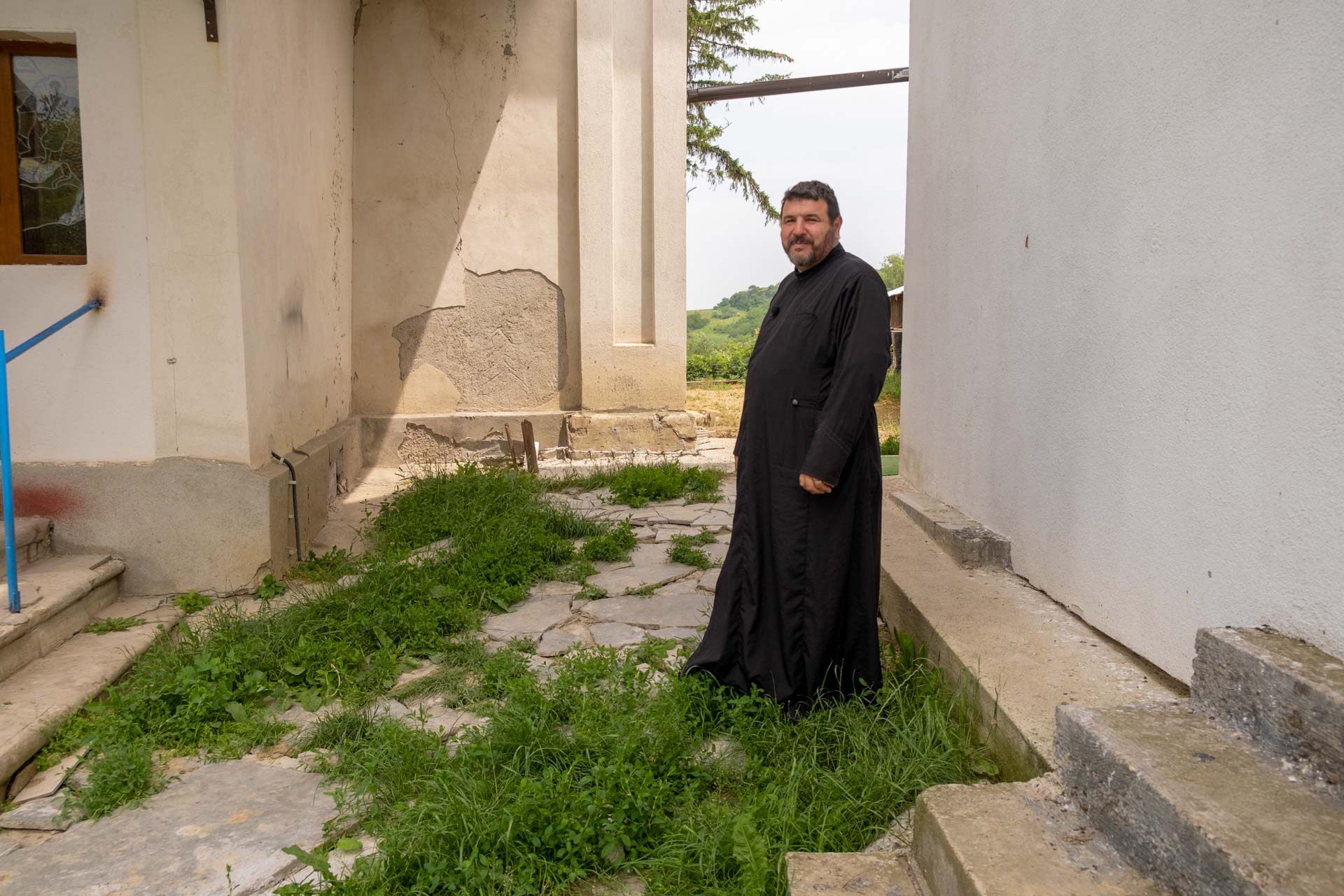 Lucrările de consolidare continuă la Ghelăiești: o biserică veche de 150 de ani renaște prin milostenie