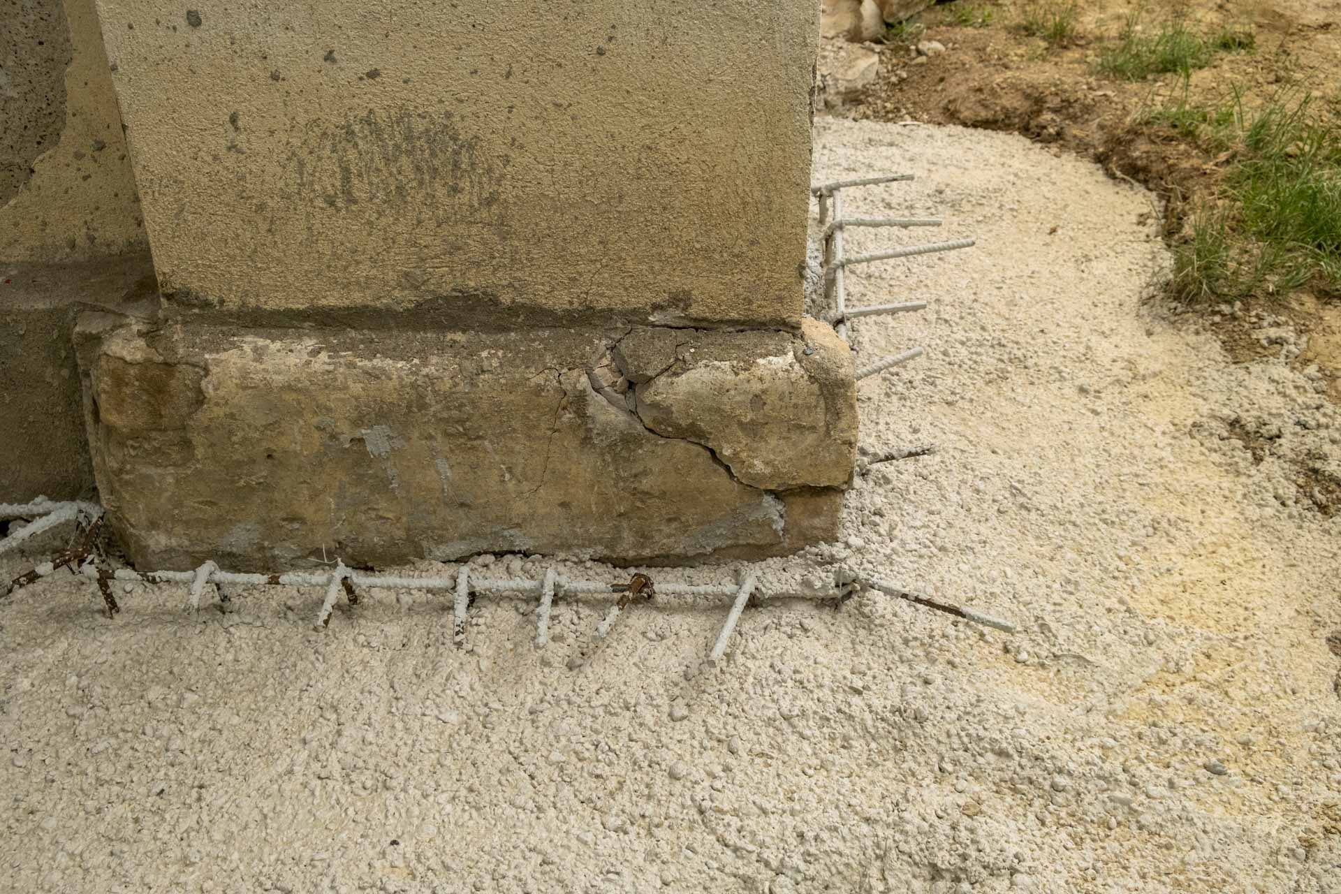 Lucrările de consolidare continuă la Ghelăiești: o biserică veche de 150 de ani renaște prin milostenie