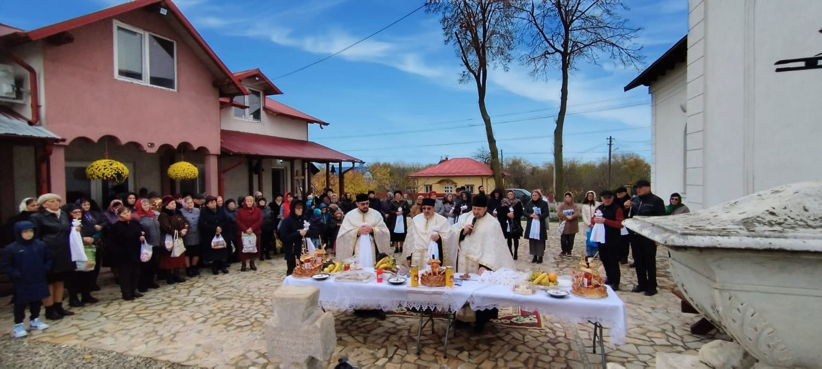 Pe urmele preoților de altădată: familia Sandovici și slujitorii bisericii din Broscăuți, pomeniți cu evlavie și recunoștință