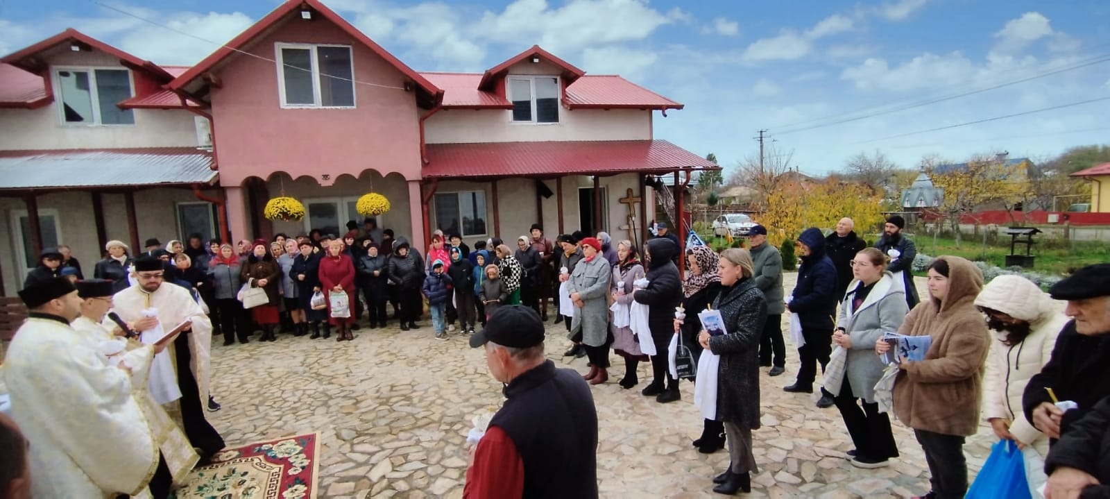 Pe urmele preoților de altădată: familia Sandovici și slujitorii bisericii din Broscăuți, pomeniți cu evlavie și recunoștință