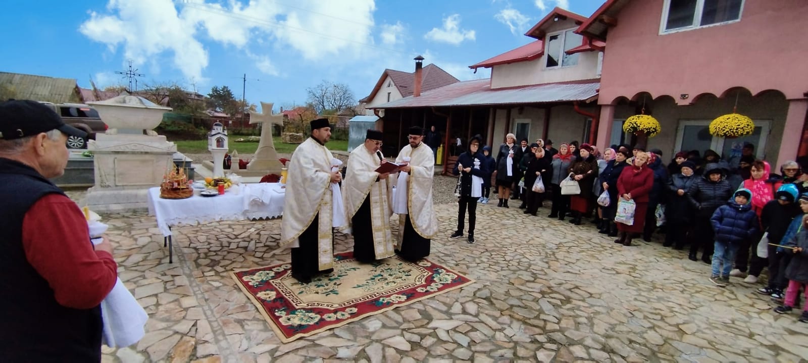 Pe urmele preoților de altădată: familia Sandovici și slujitorii bisericii din Broscăuți, pomeniți cu evlavie și recunoștință