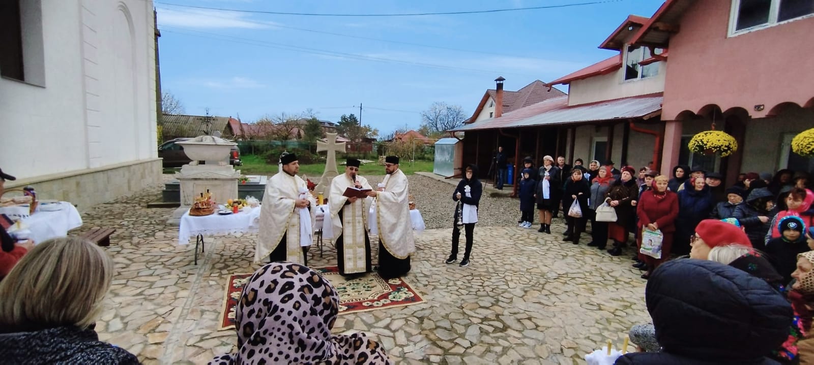 Pe urmele preoților de altădată: familia Sandovici și slujitorii bisericii din Broscăuți, pomeniți cu evlavie și recunoștință