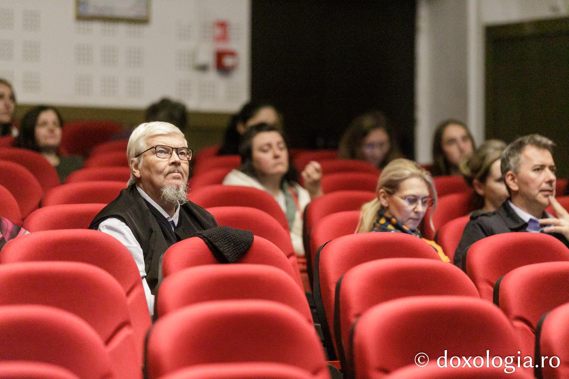 Sfânta Olga din Alaska. Confesiunile unui regizor – Simon Scionka