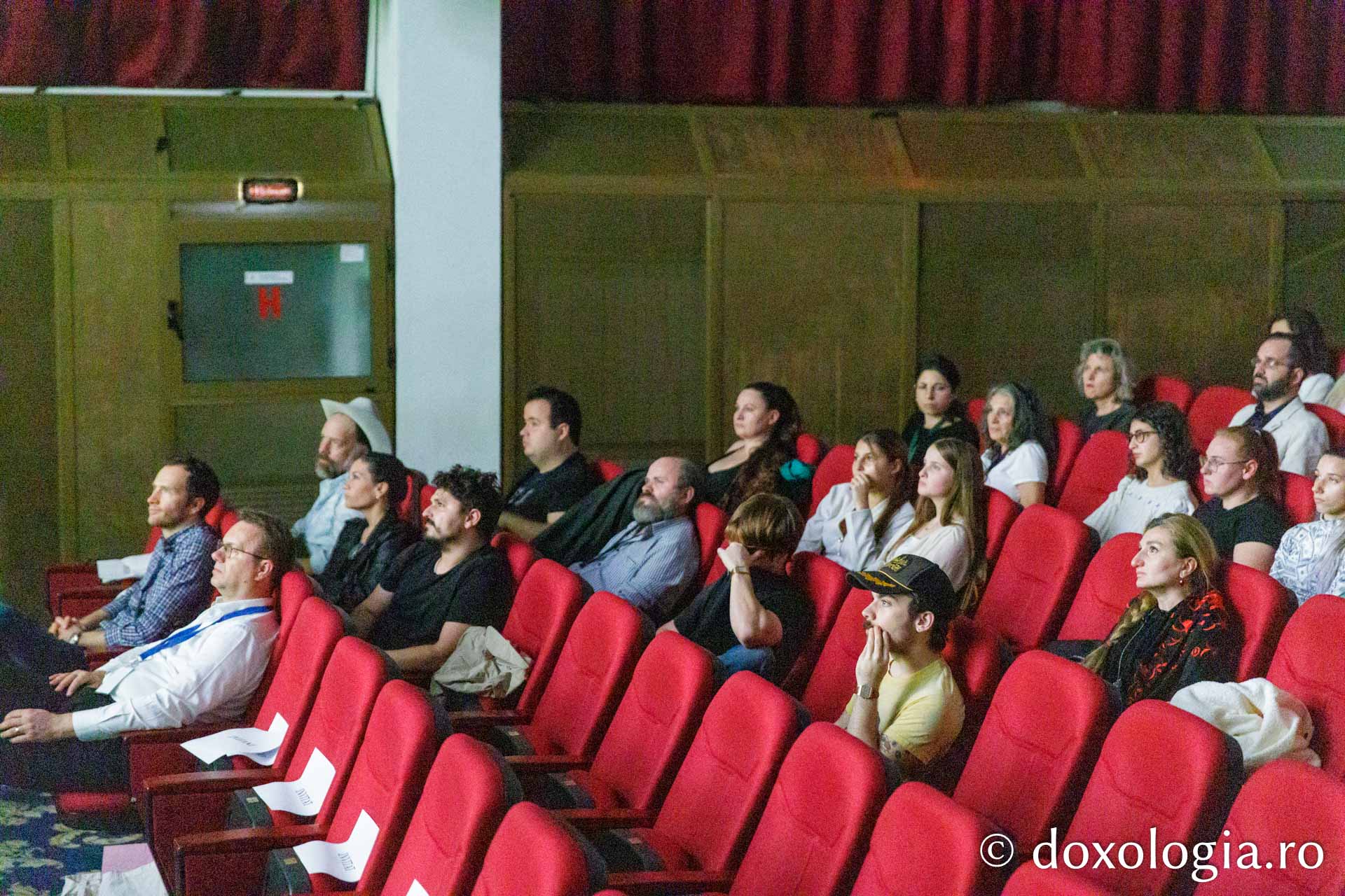 Proiecția filmului „Alexandra”. Regizor: Diana Angelson Busuioc