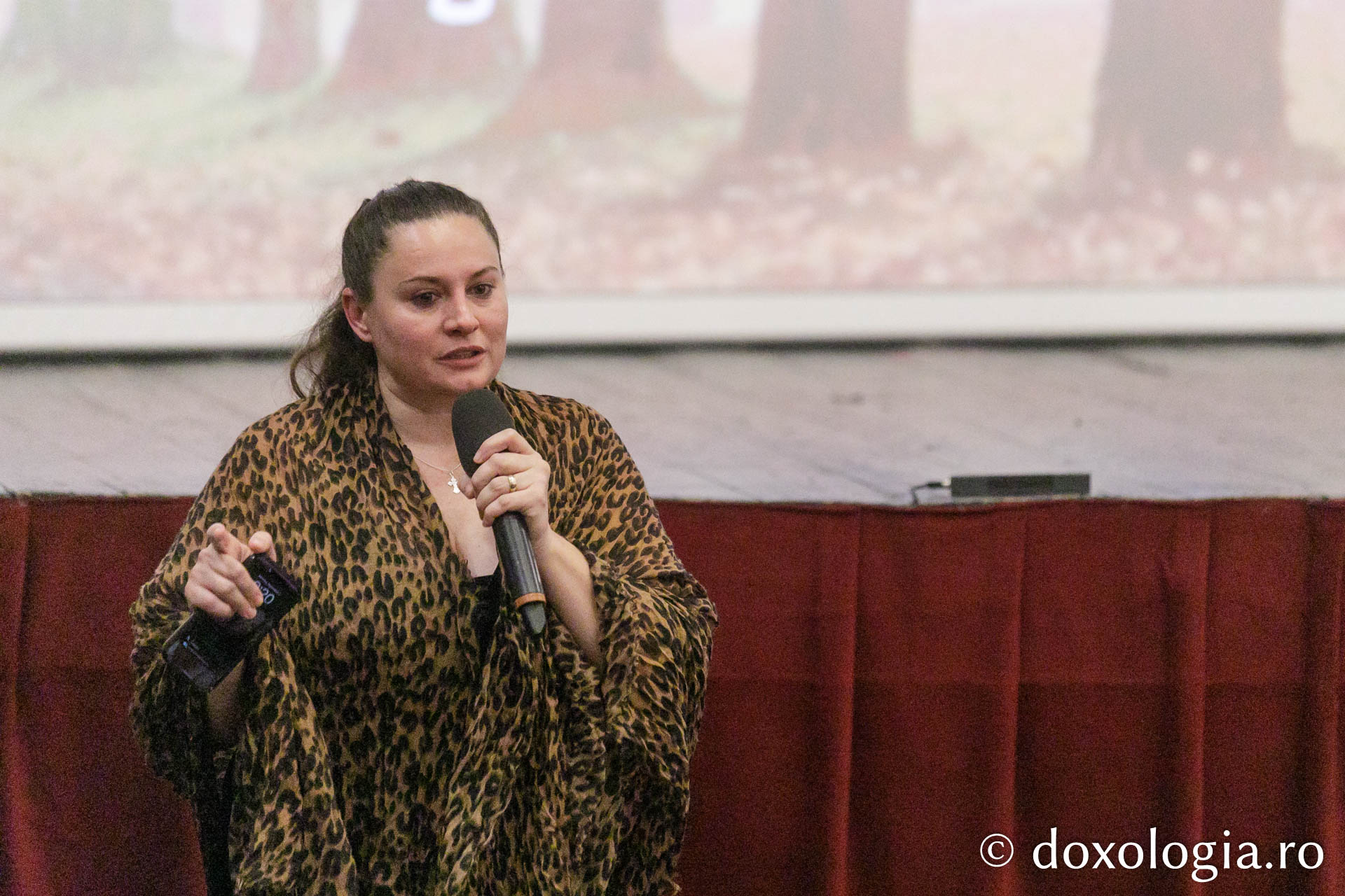 Proiecția filmului „Alexandra”. Regizor: Diana Angelson Busuioc