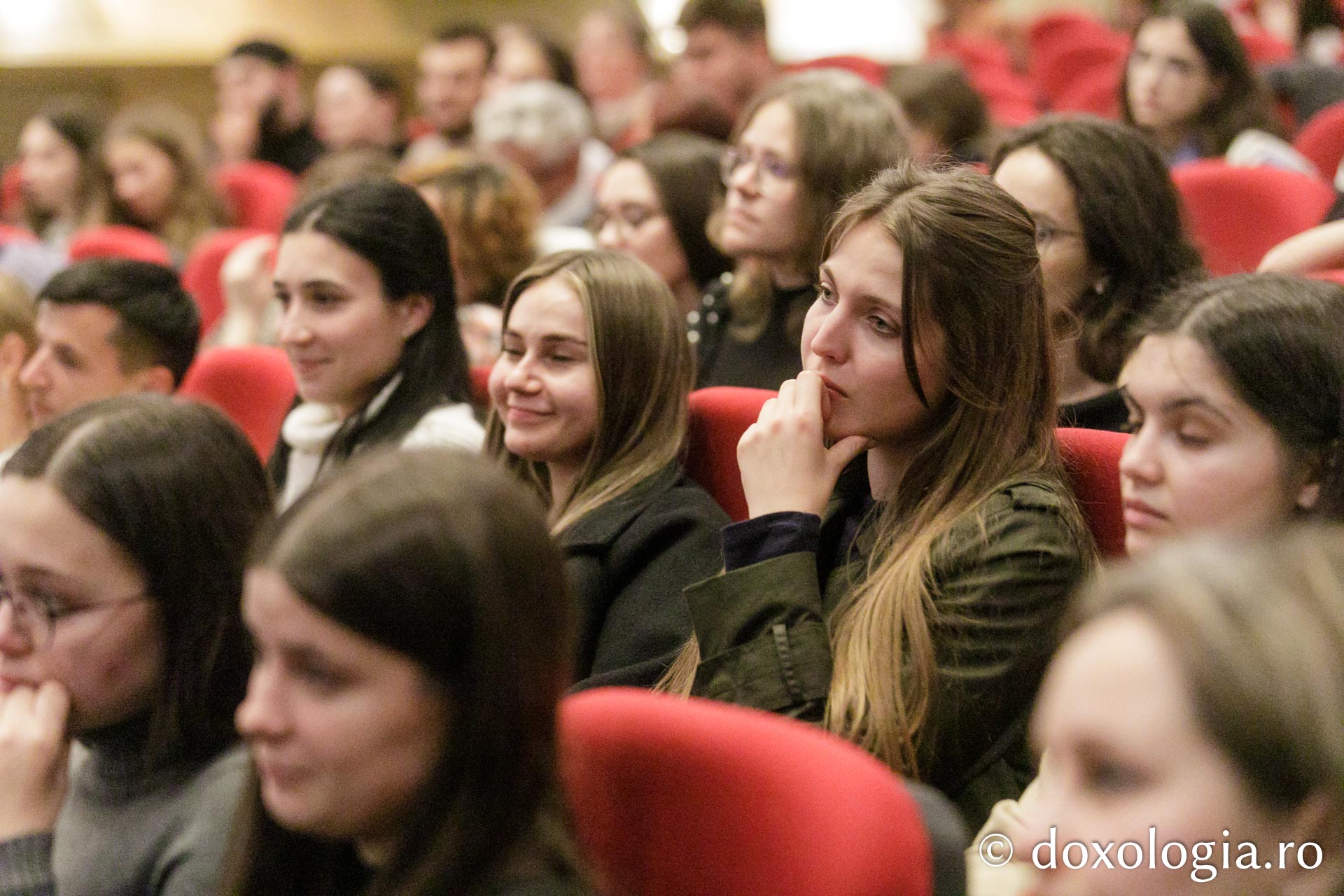 Proiecția filmului „Alexandra”. Regizor: Diana Angelson Busuioc