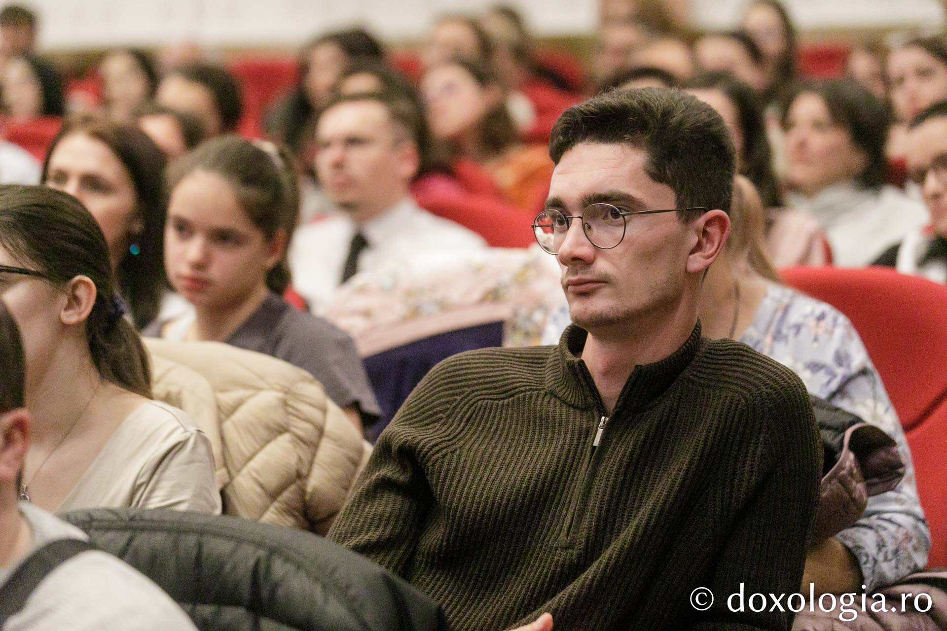 Proiecția filmului „Alexandra”. Regizor: Diana Angelson Busuioc