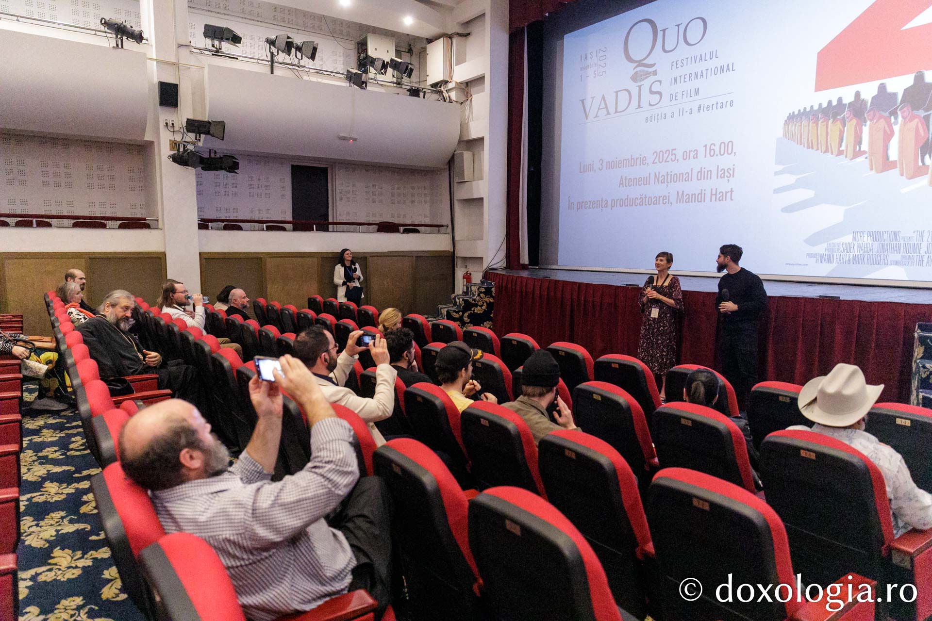 Proiecția filmului „Cei 21”. Producător: Mandi Hart