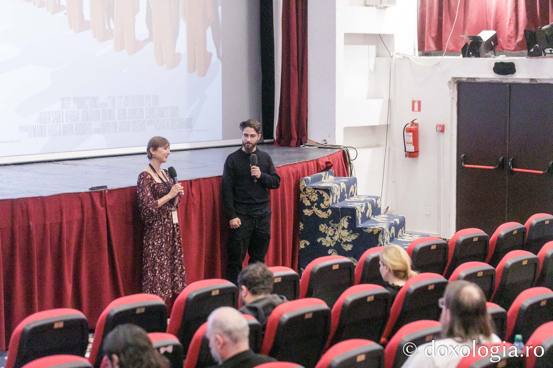 Proiecția filmului „Cei 21”. Producător: Mandi Hart