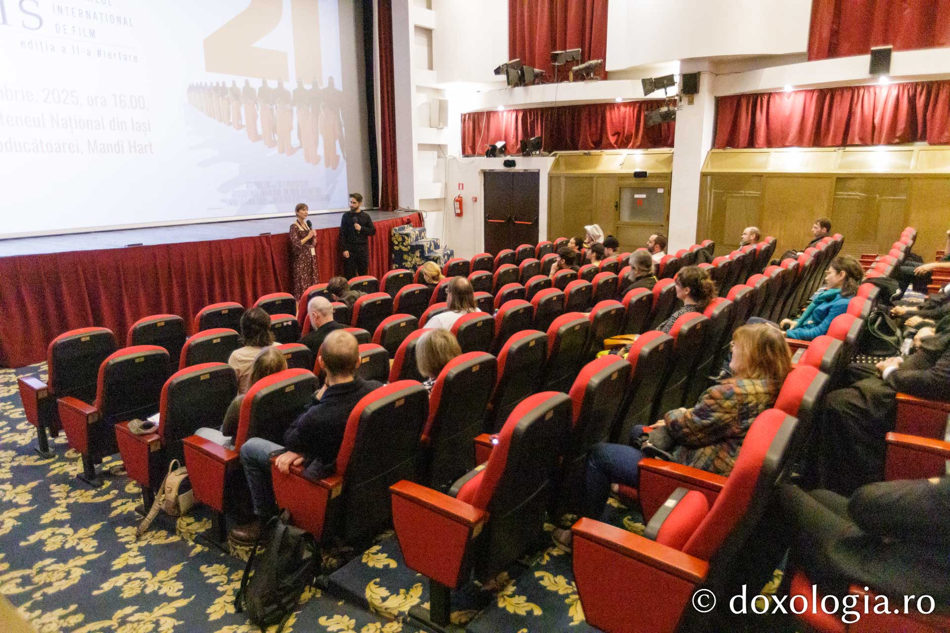 Proiecția filmului „Cei 21”. Producător: Mandi Hart