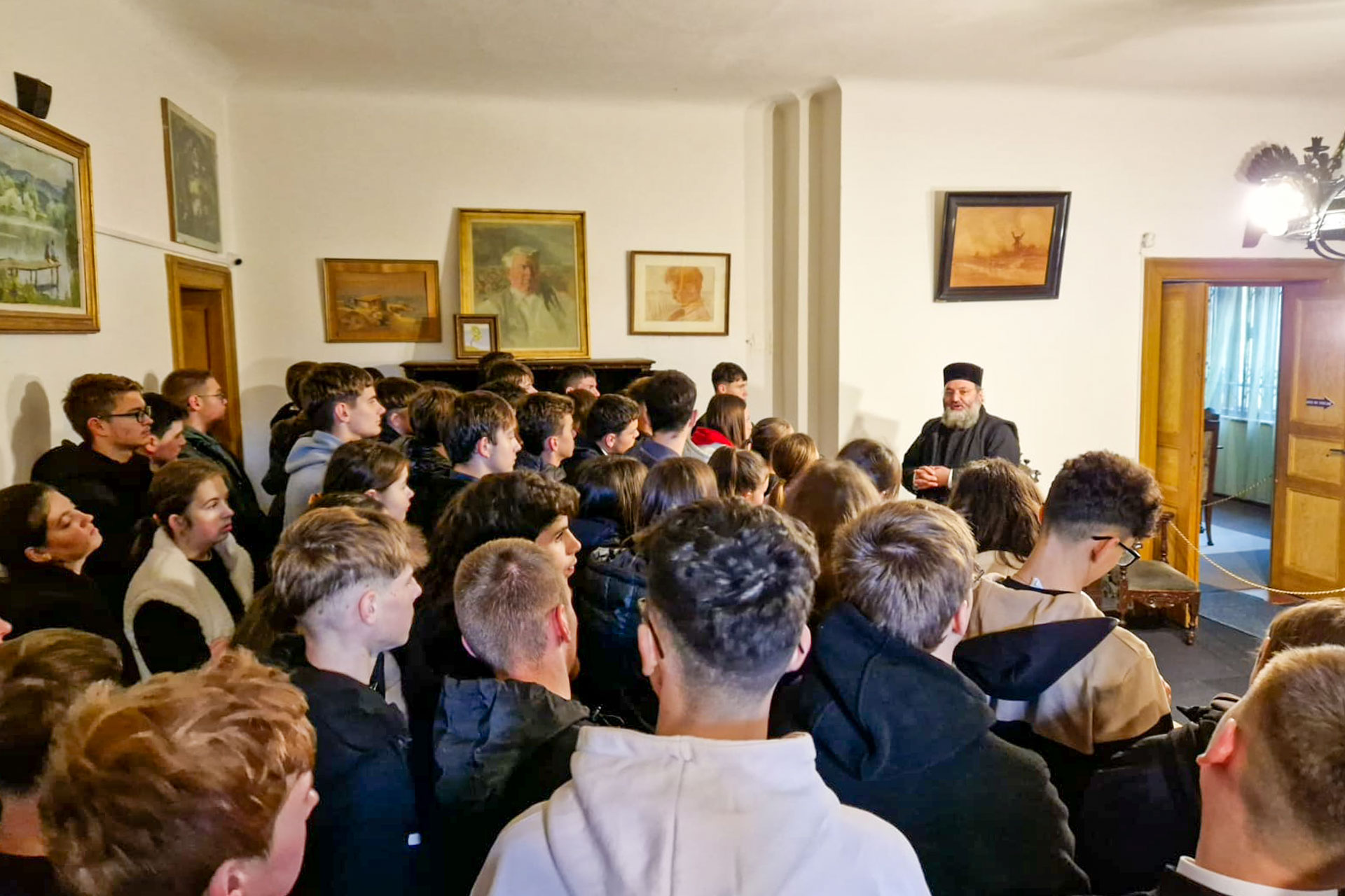 Sadoveanu, omagiat de seminariștii de la Neamț, la Schitul „Vovidenia”