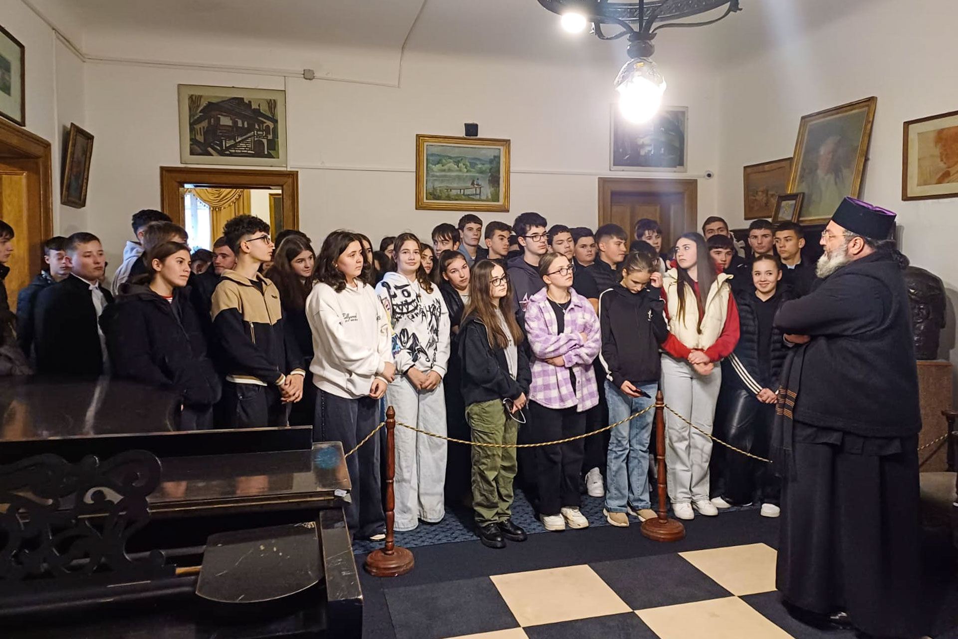 Sadoveanu, omagiat de seminariștii de la Neamț, la Schitul „Vovidenia”