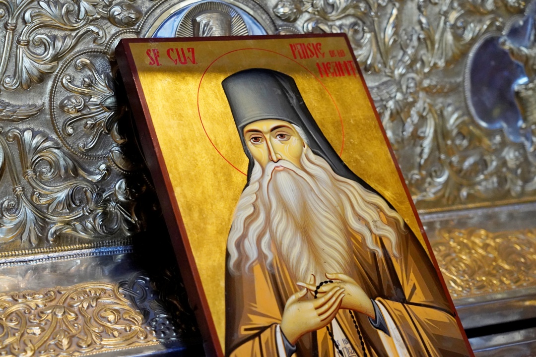 (Video) Sfântul Paisie Velicicovschi a fost cinstit la Mănăstirea Neamț