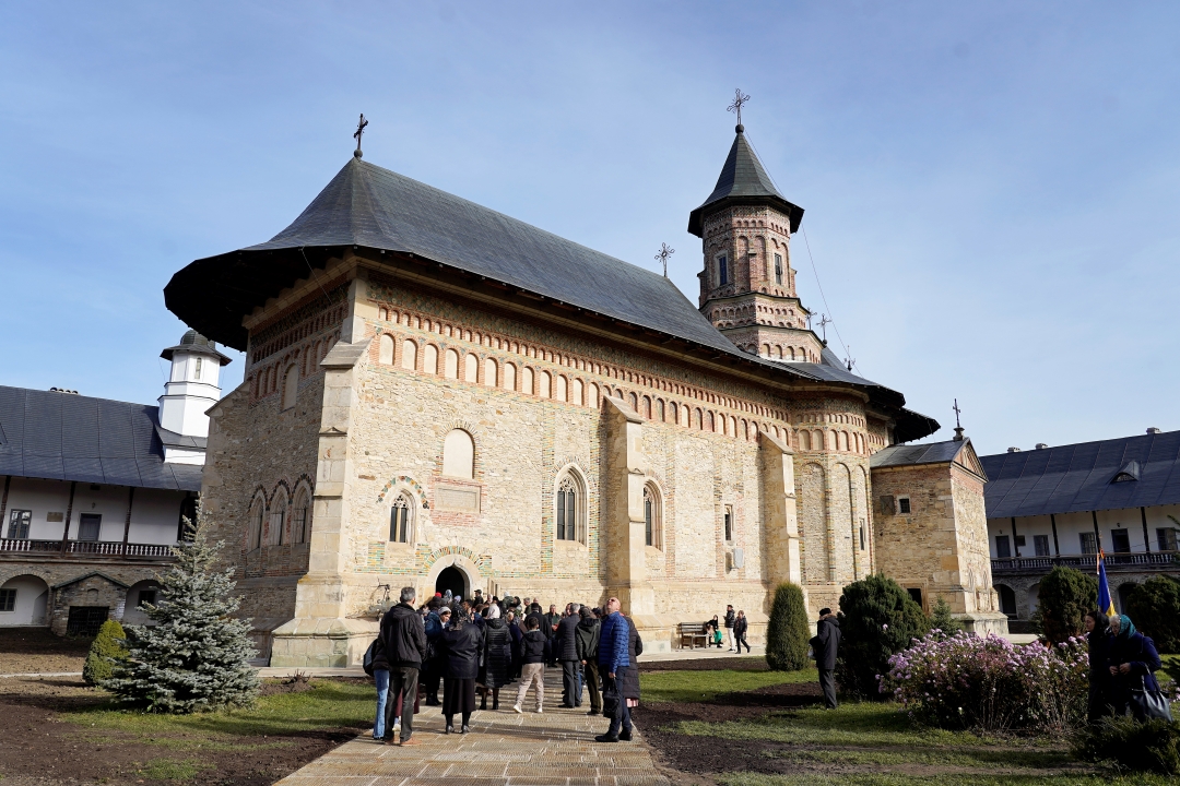 PS Nichifor Botoșăneanul, la sărbătoarea Sfântului Paisie de la Mănăstirea Neamț: „Te minunezi cât de aproape și cât de firesc lucra în viața oamenilor”