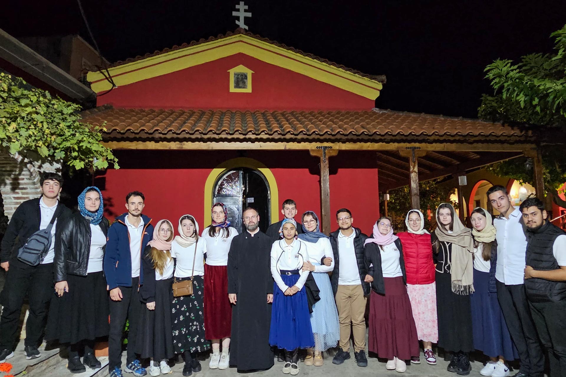Tineri voluntari ai Arhiepiscopiei Iașilor, în pelerinaj la sfinții Greciei