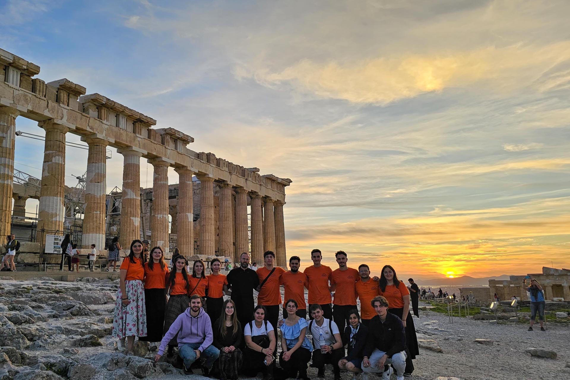 Tineri voluntari ai Arhiepiscopiei Iașilor, în pelerinaj la sfinții Greciei