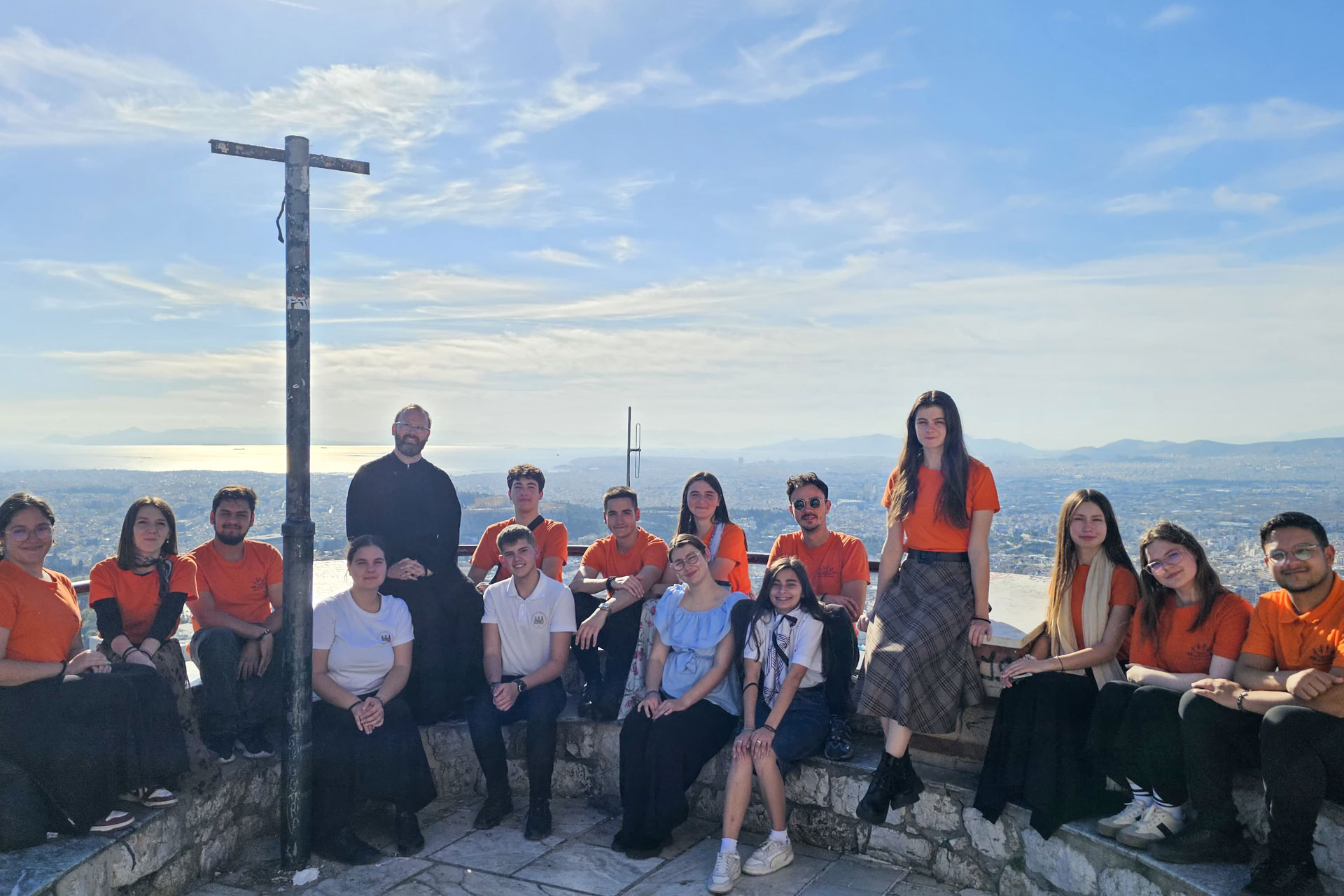 Tineri voluntari ai Arhiepiscopiei Iașilor, în pelerinaj la sfinții Greciei