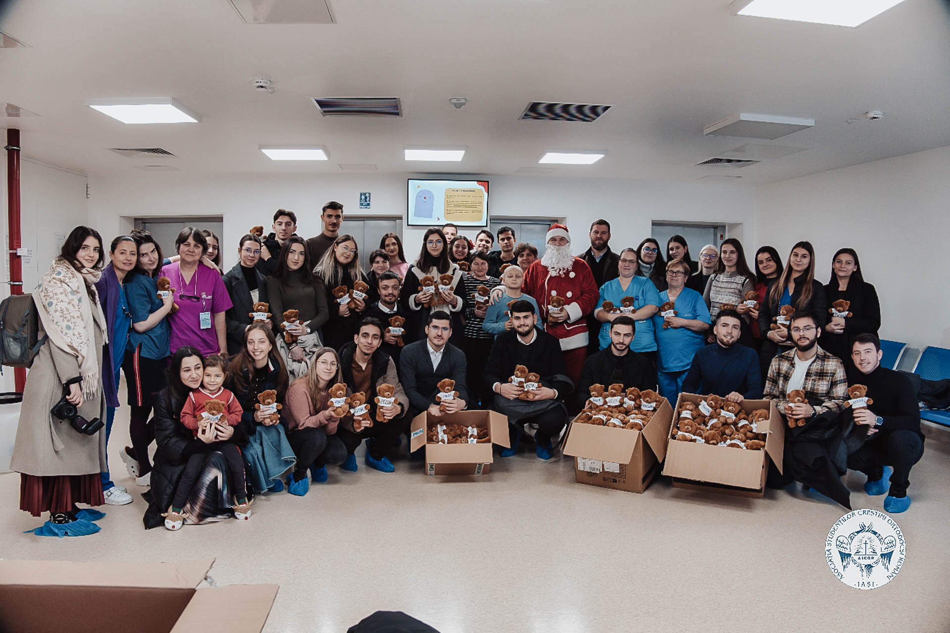 „Moș Crăciun la copiii din spitale” – campanie caritabilă desfășurată de ASCOR Iași