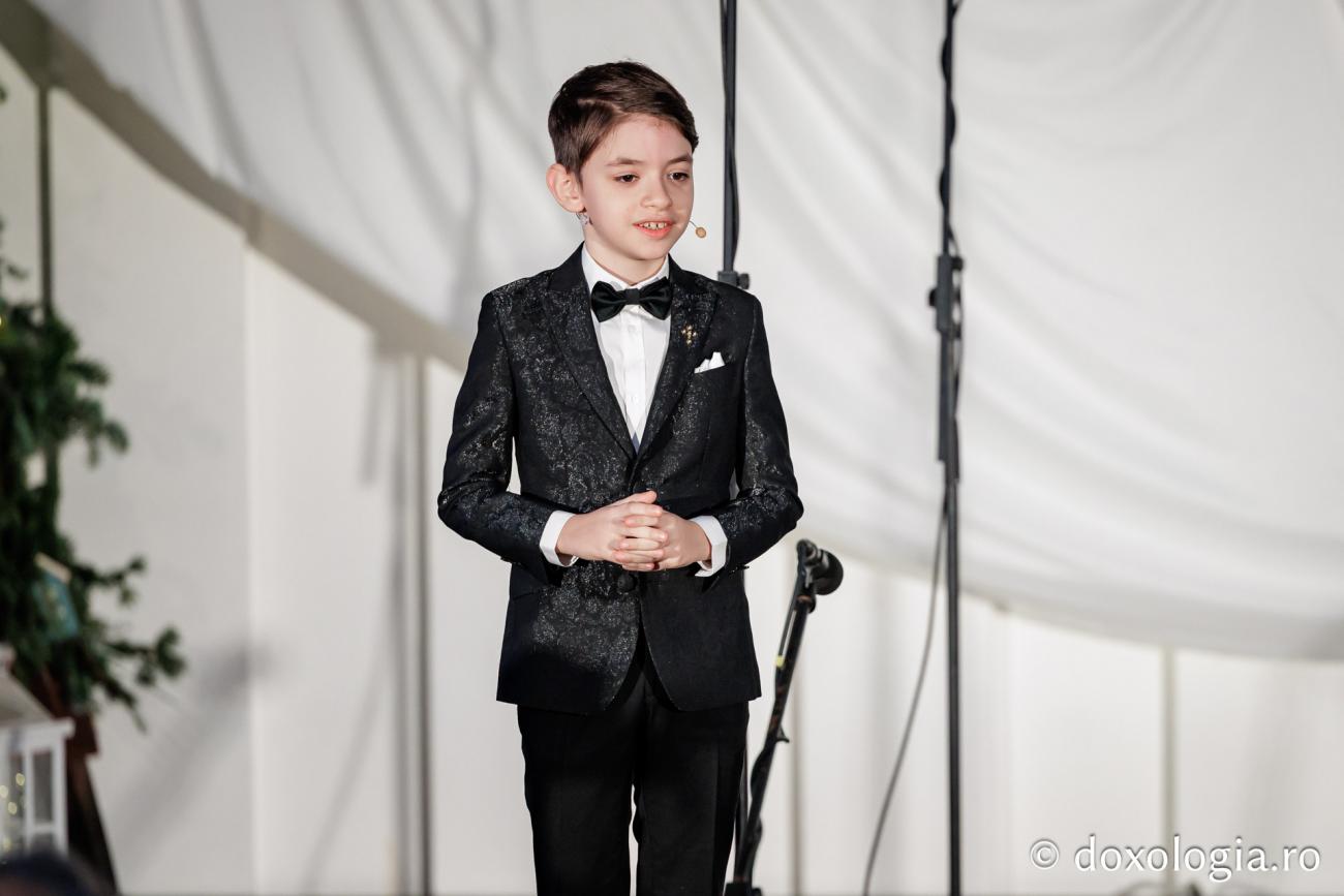 Îndemnul IPS Teofan la Concertul de colinde de la Iași: „Să deschidem ușa fiecărui colindător care bate la ușă, căci cine știe cum va fi și anul care vine?”