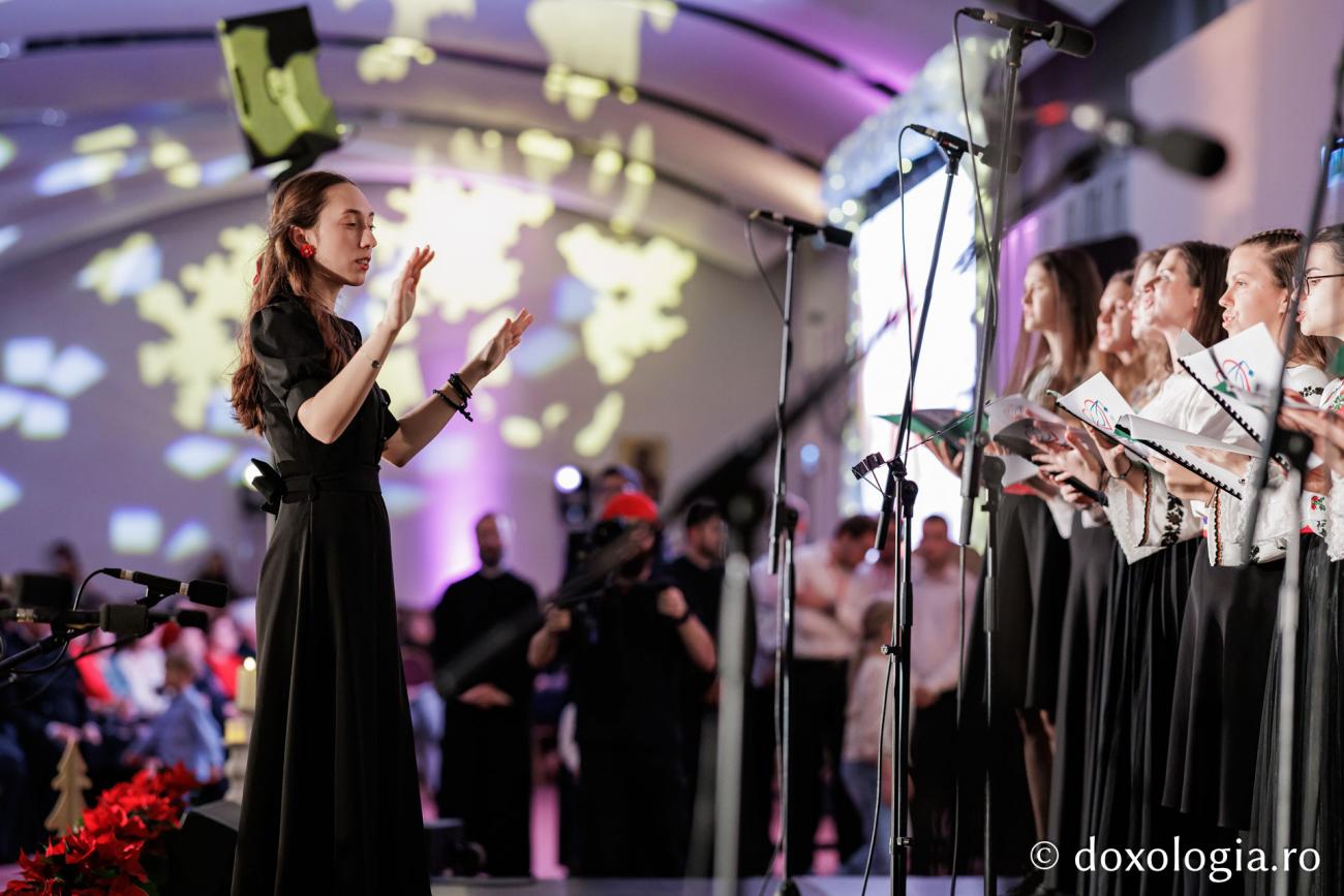 Îndemnul IPS Teofan la Concertul de colinde de la Iași: „Să deschidem ușa fiecărui colindător care bate la ușă, căci cine știe cum va fi și anul care vine?”