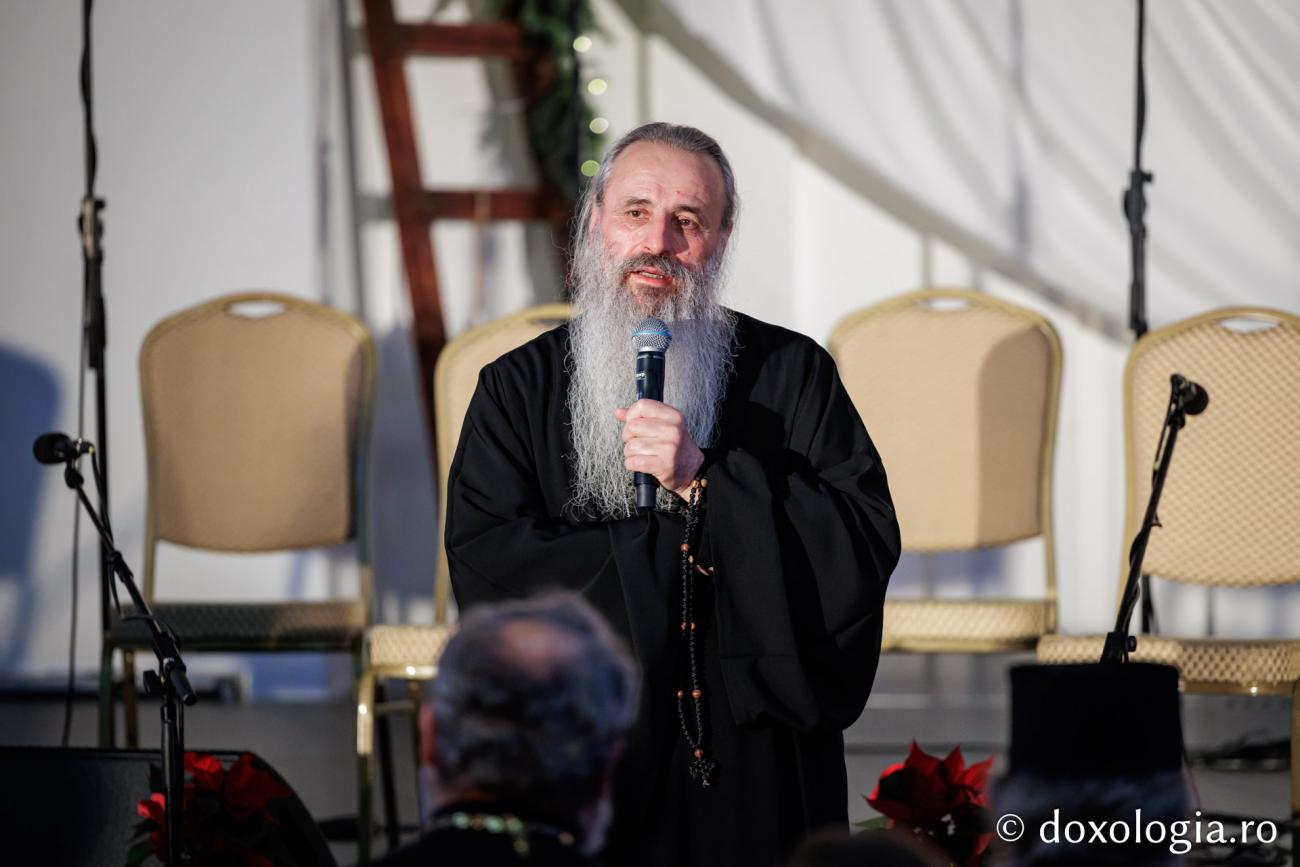 Îndemnul IPS Teofan la Concertul de colinde de la Iași: „Să deschidem ușa fiecărui colindător care bate la ușă, căci cine știe cum va fi și anul care vine?”