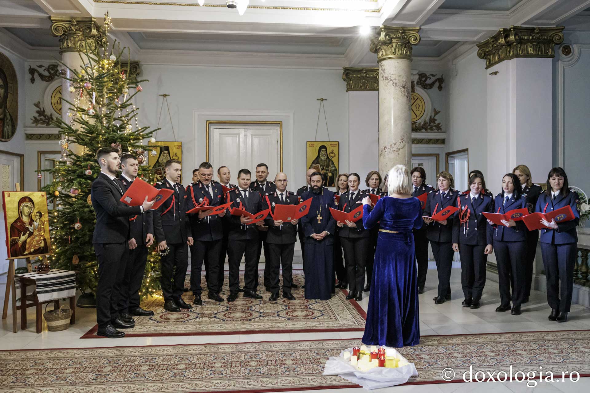 Corul ISU – Colindători la Reședința Mitropolitană 2025