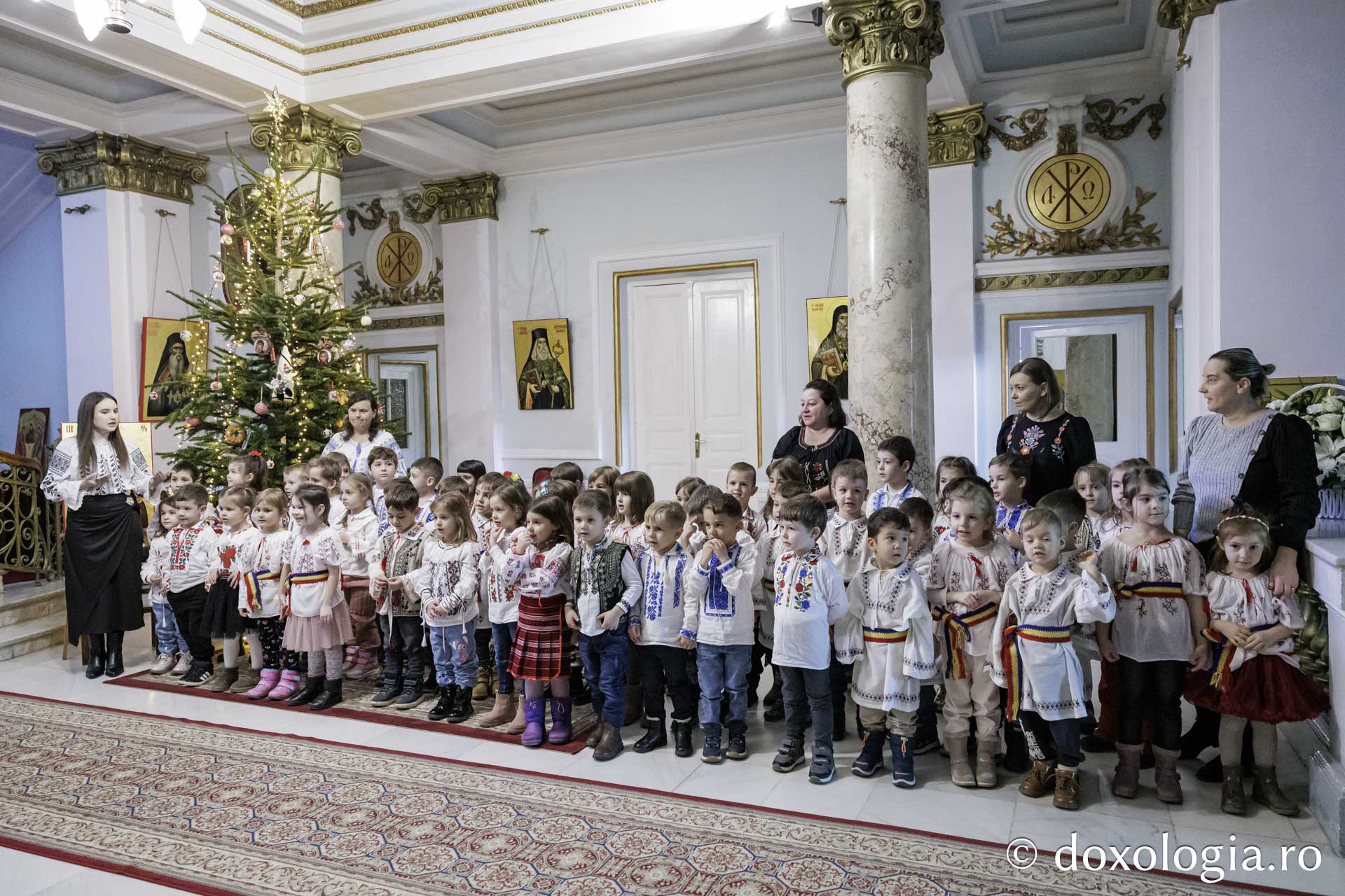 Grădinița „Sf. Sava” din Iași – Colindători la Reședința Mitropolitană 2025